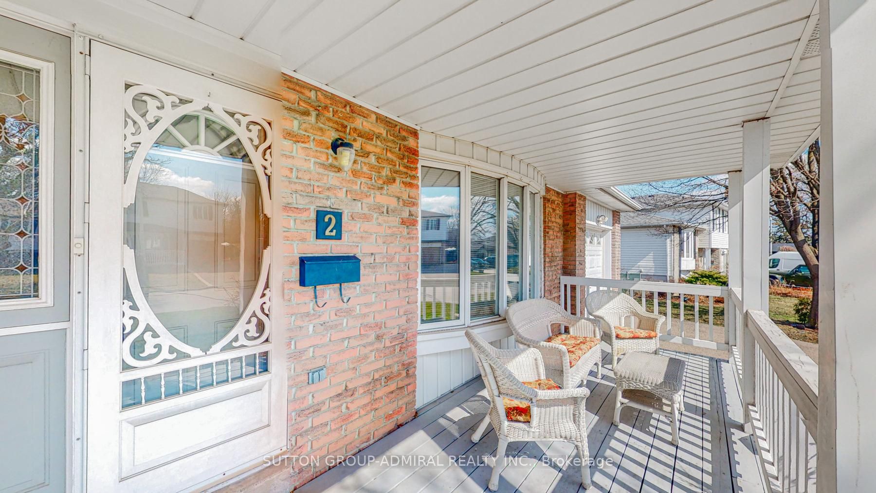 2 Geneva Cres