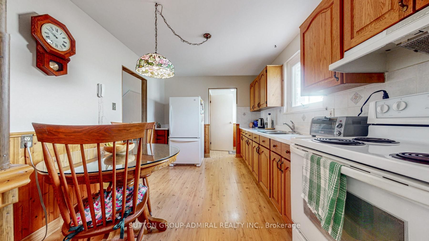 2 Geneva Cres