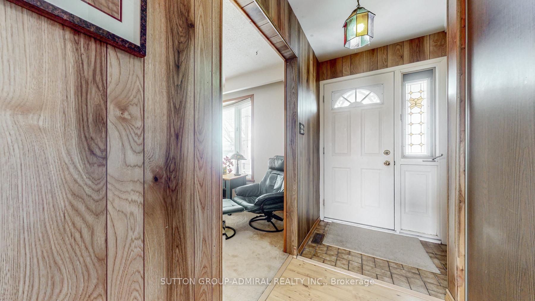 2 Geneva Cres