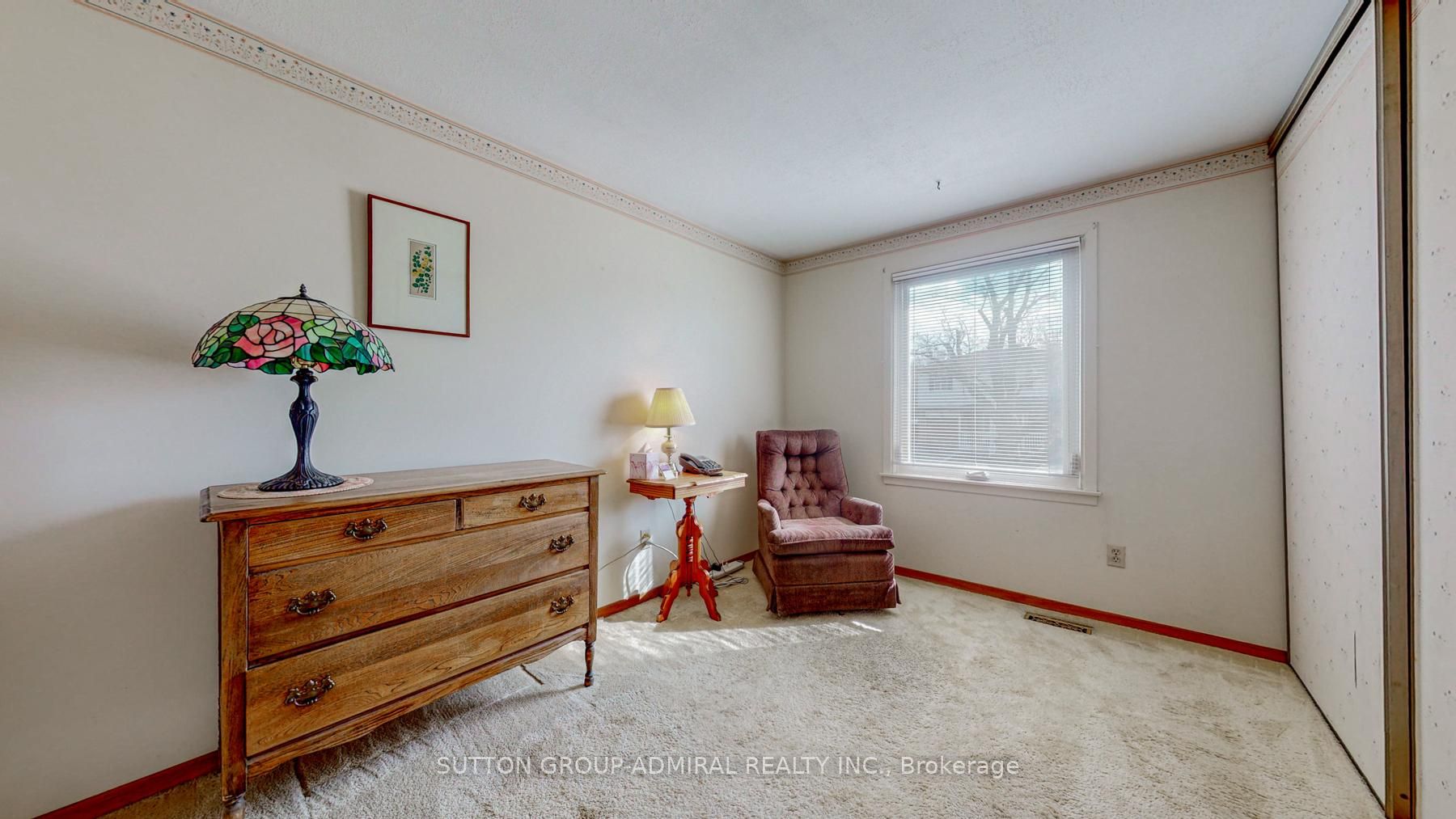2 Geneva Cres