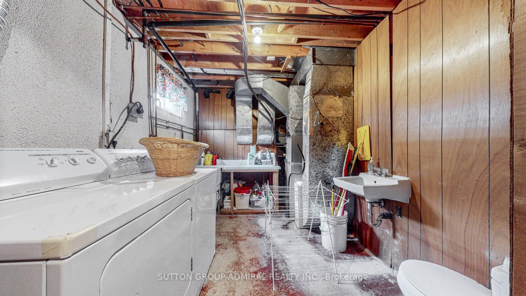 2 Geneva Cres