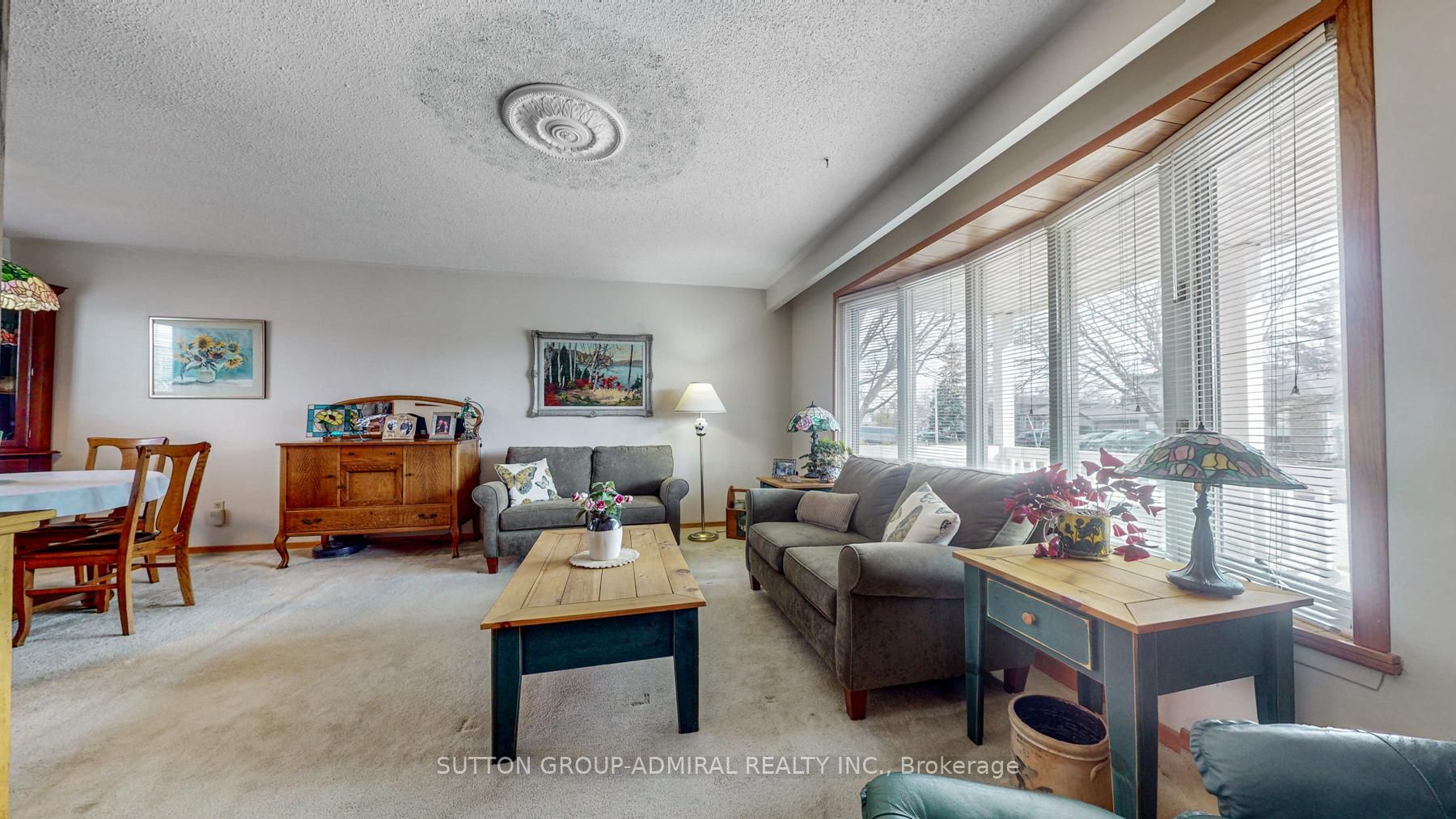 2 Geneva Cres