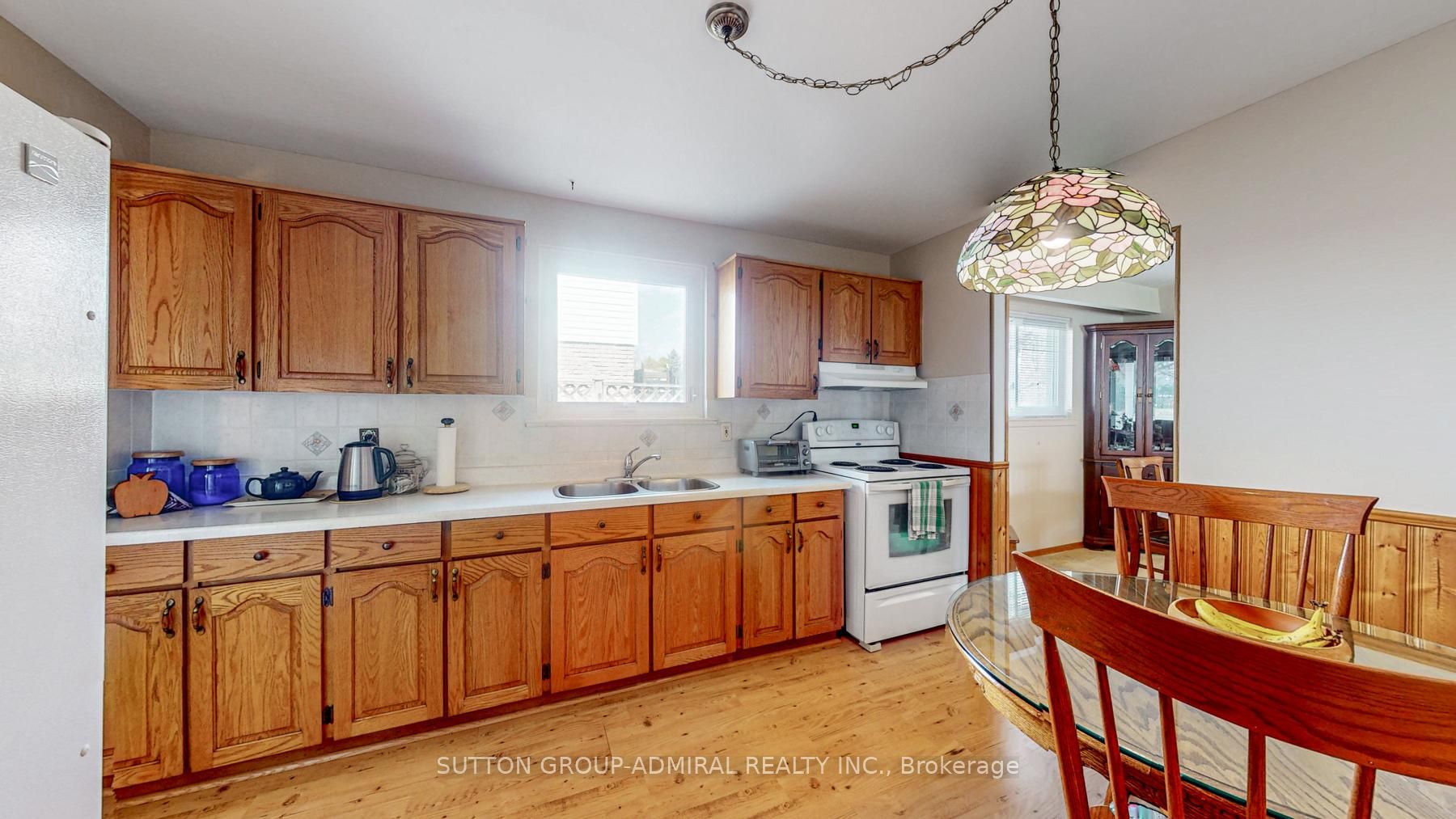 2 Geneva Cres