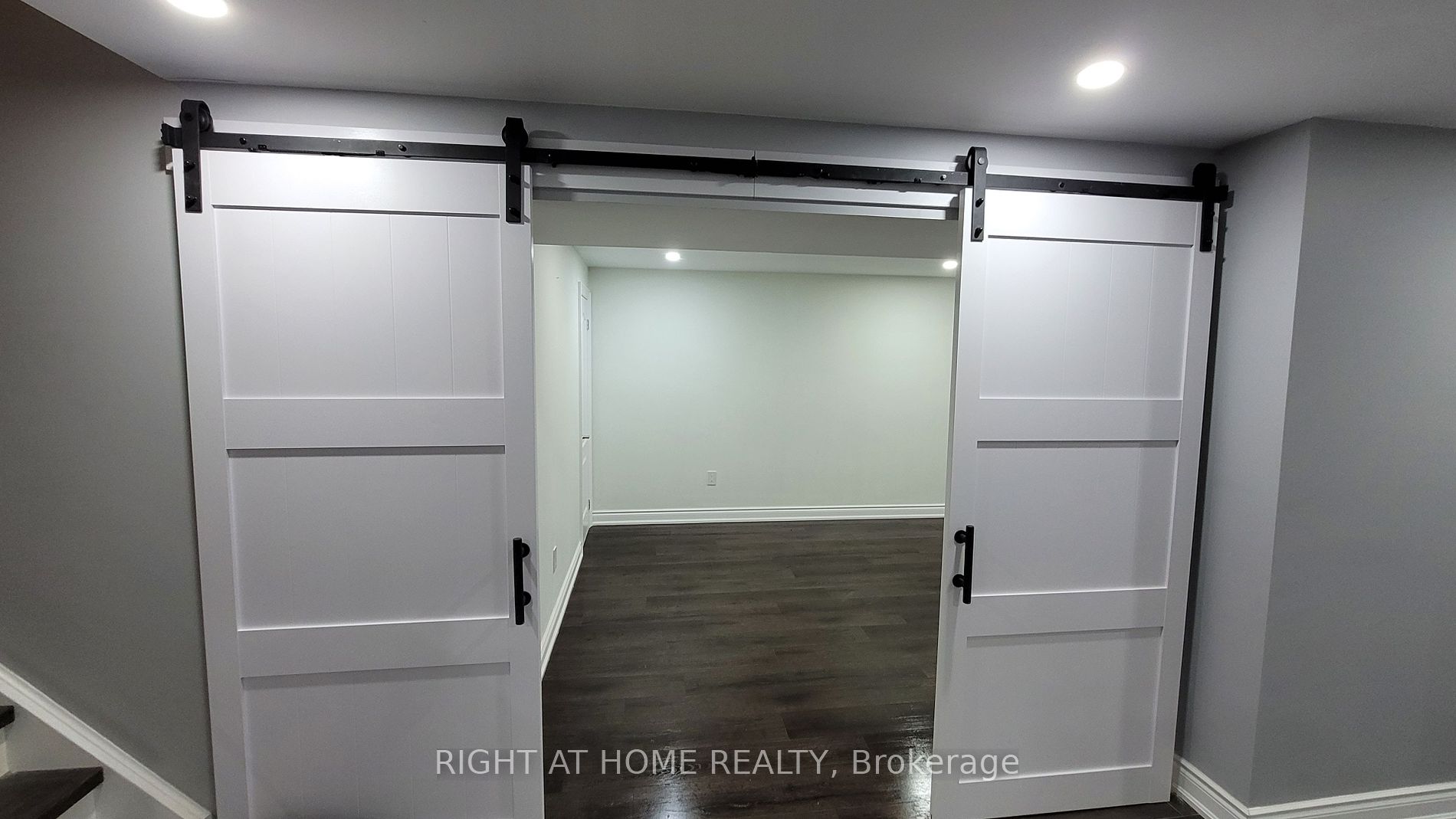 275 River Oaks Blvd W