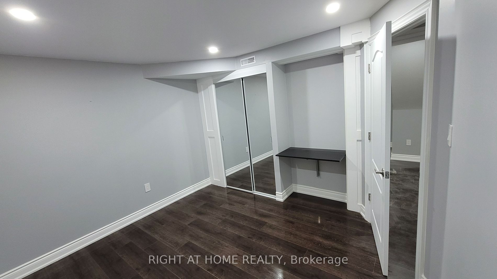 275 River Oaks Blvd W