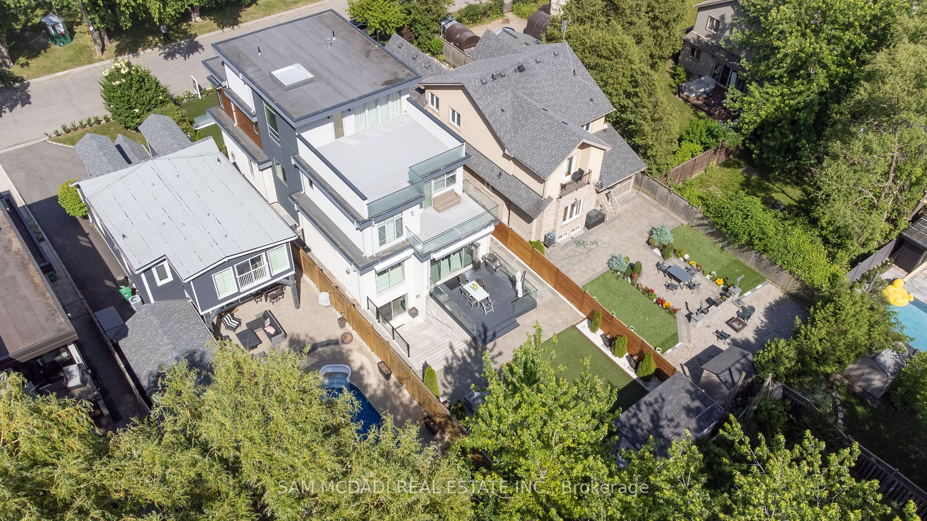 852 Goodwin Road