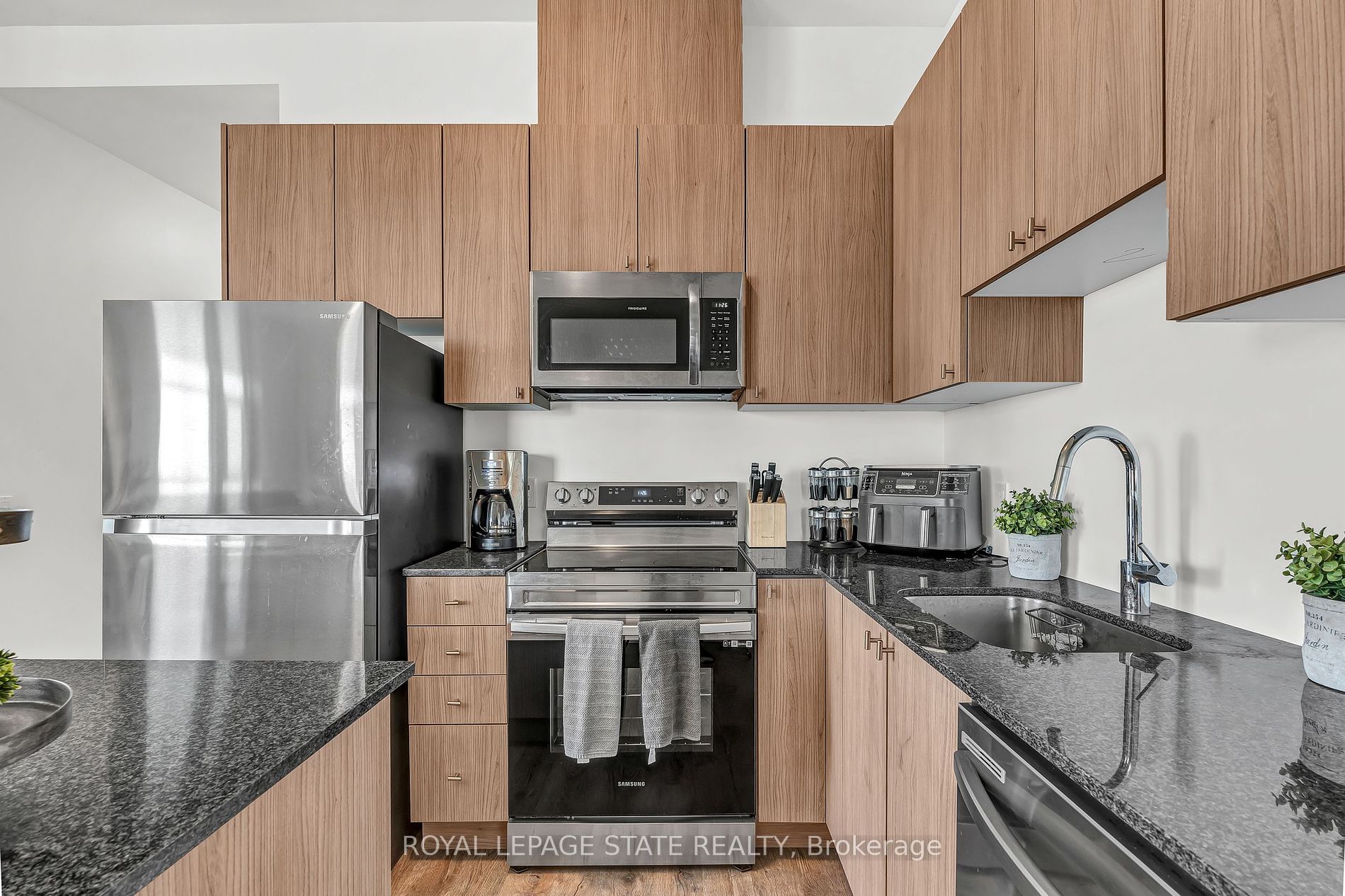 460 Gordon Krantz Ave, #601