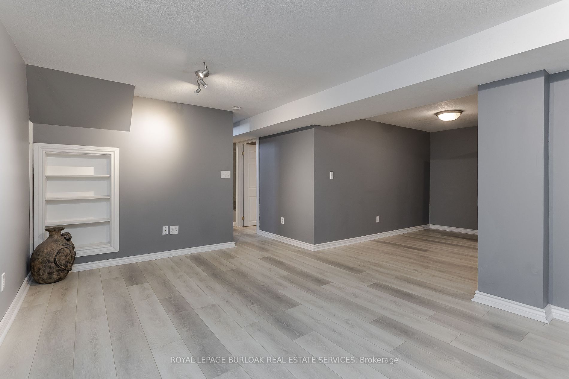 211 Hammersmith Crt
