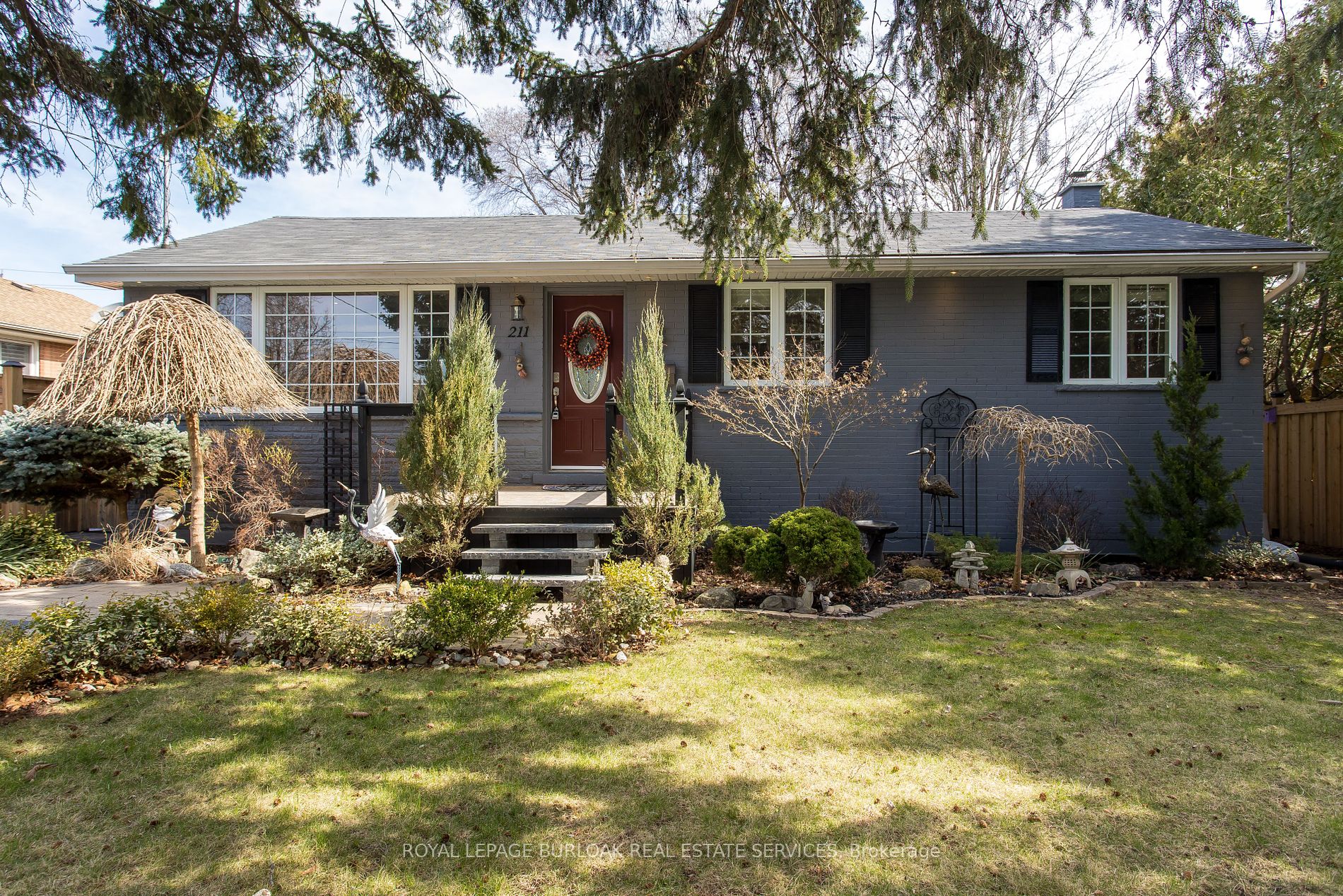 211 Hammersmith Crt