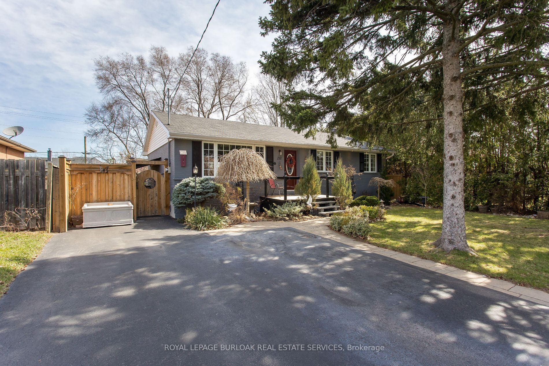 211 Hammersmith Crt
