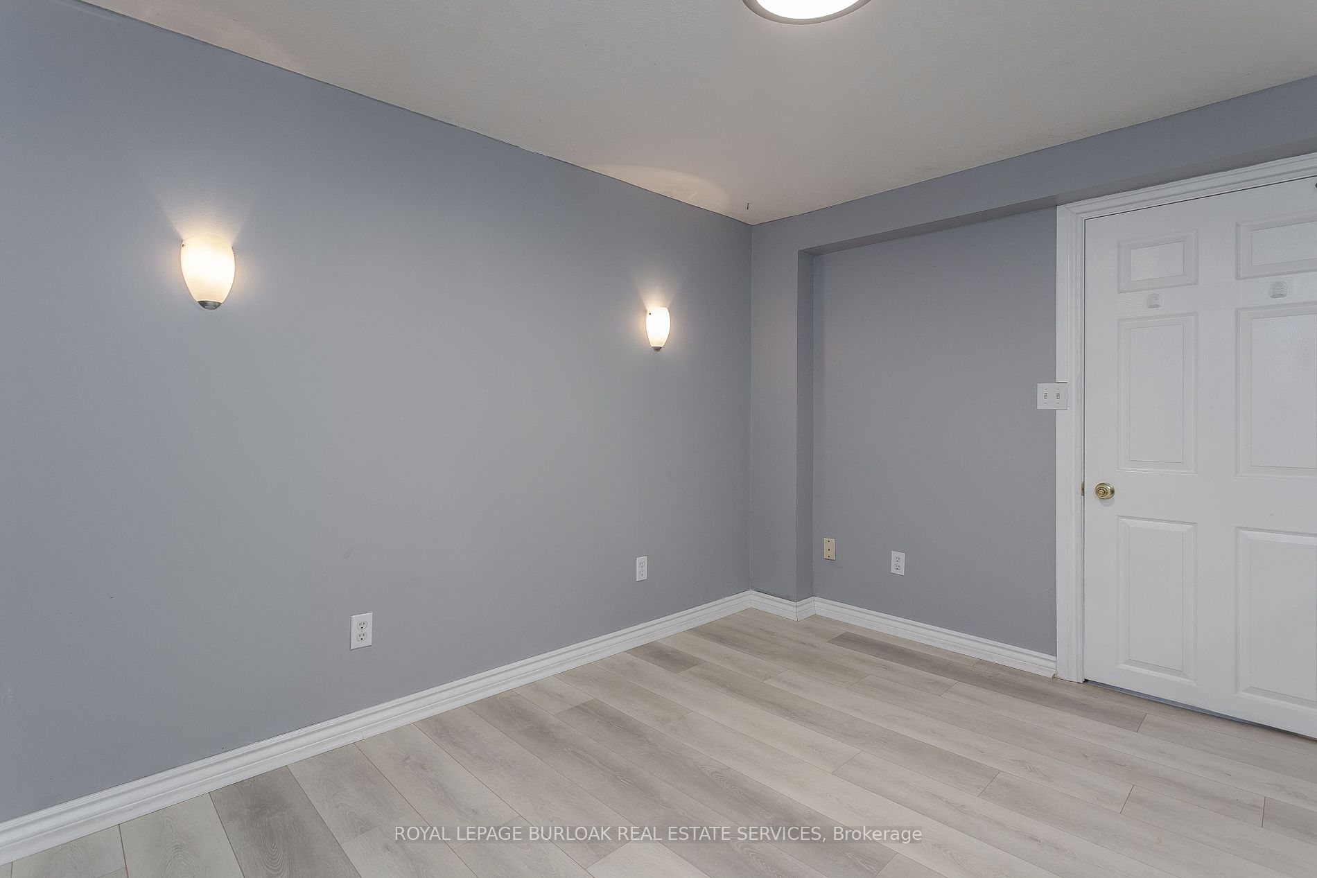 211 Hammersmith Crt