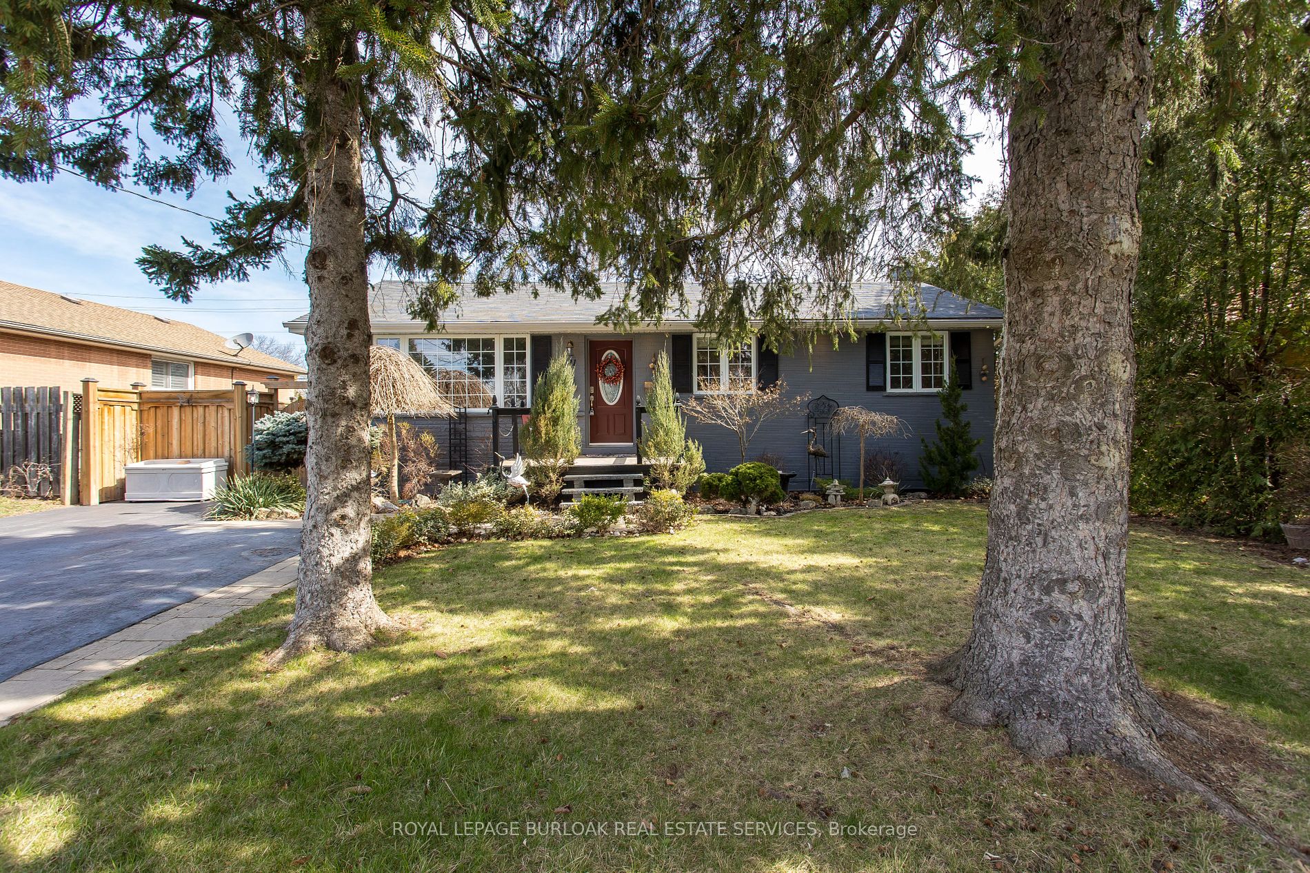 211 Hammersmith Crt