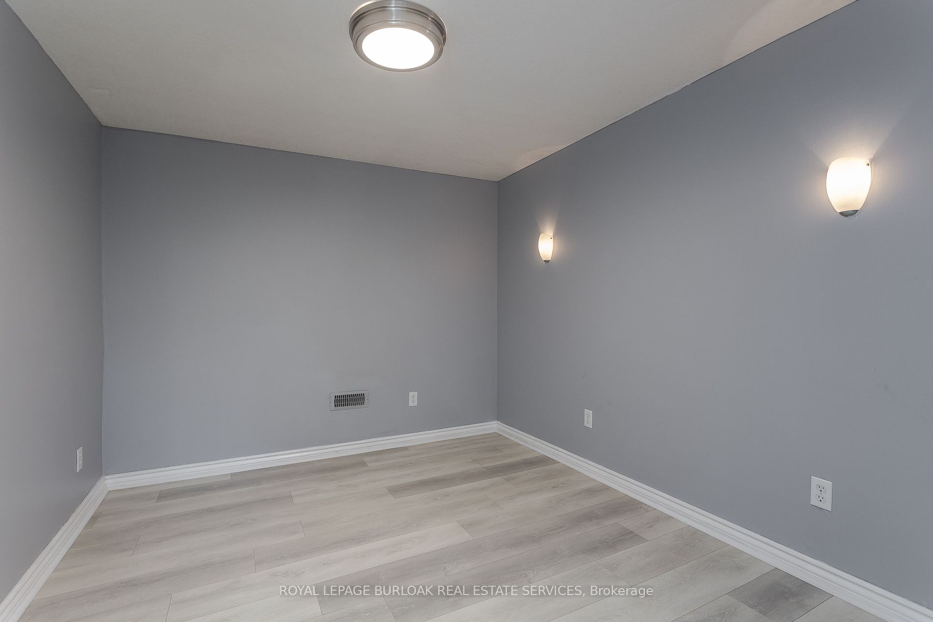 211 Hammersmith Crt