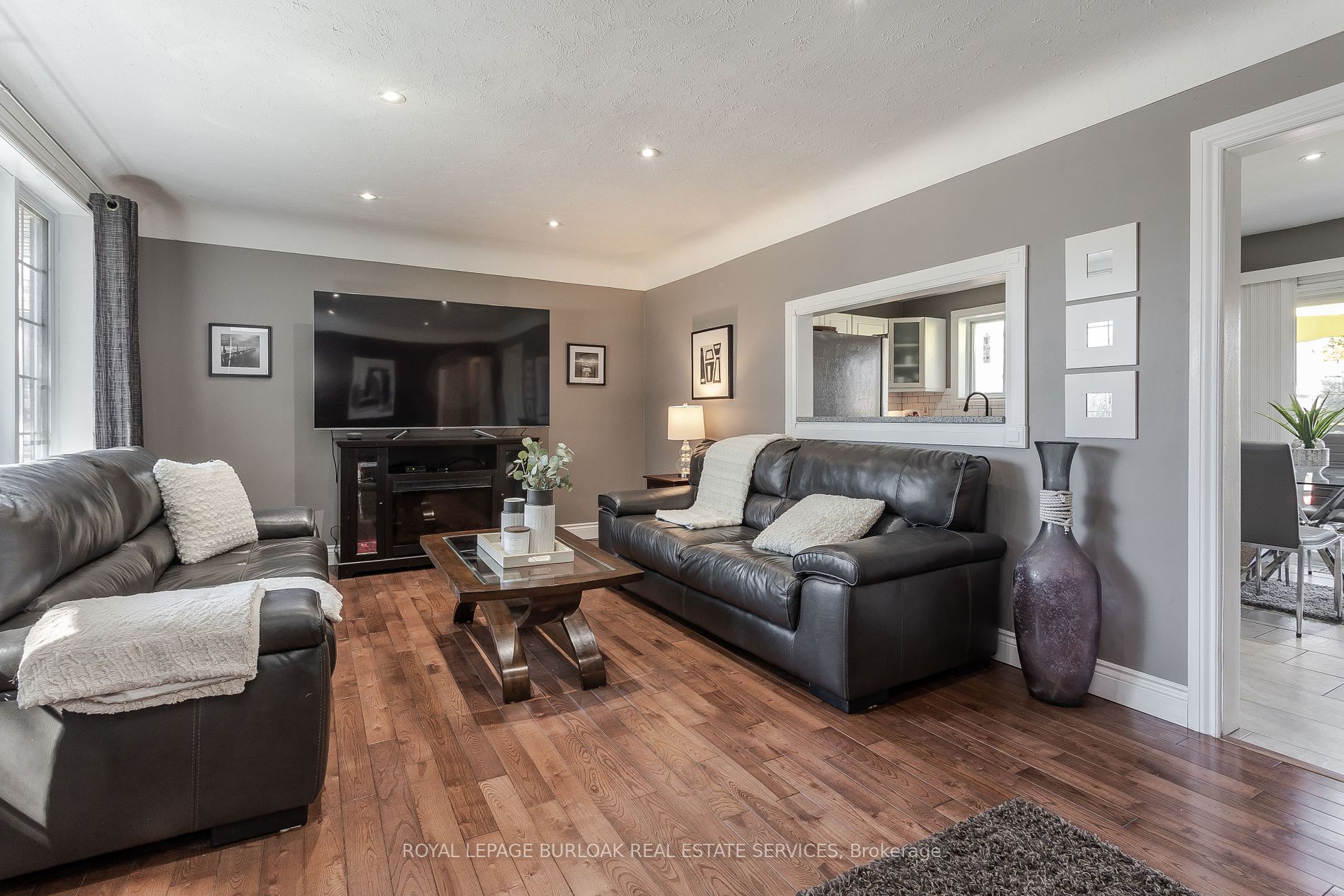 211 Hammersmith Crt