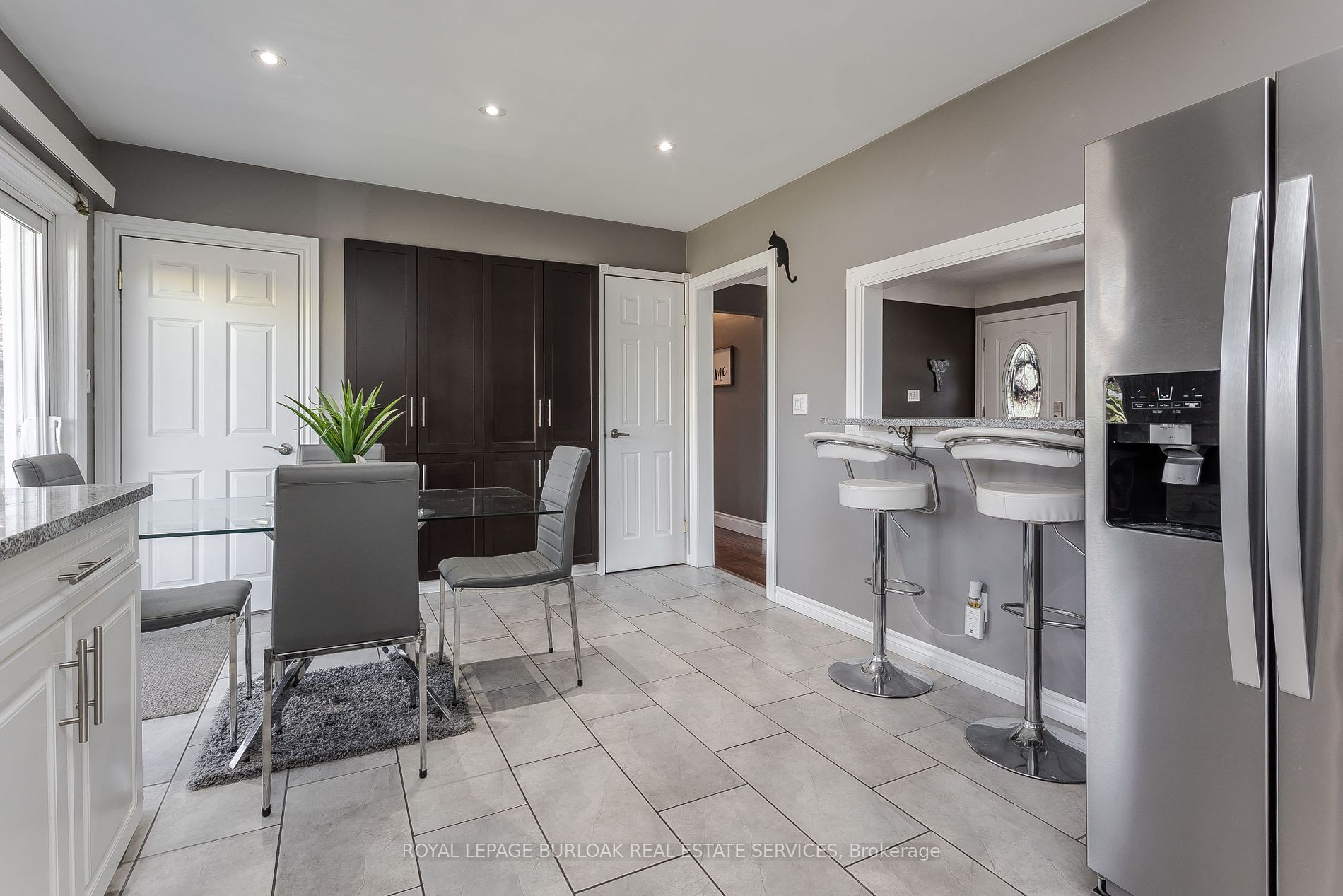 211 Hammersmith Crt
