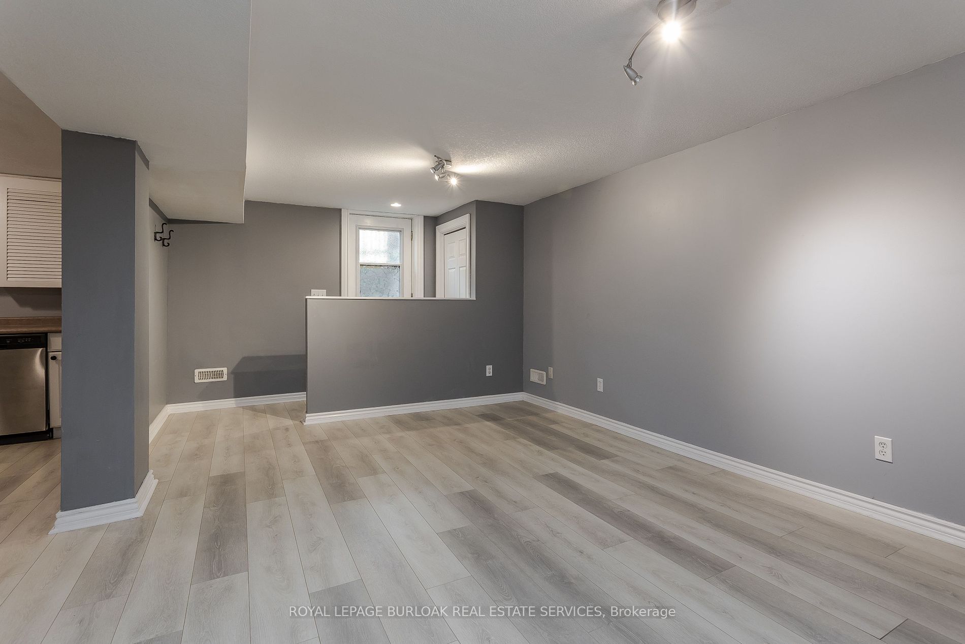 211 Hammersmith Crt