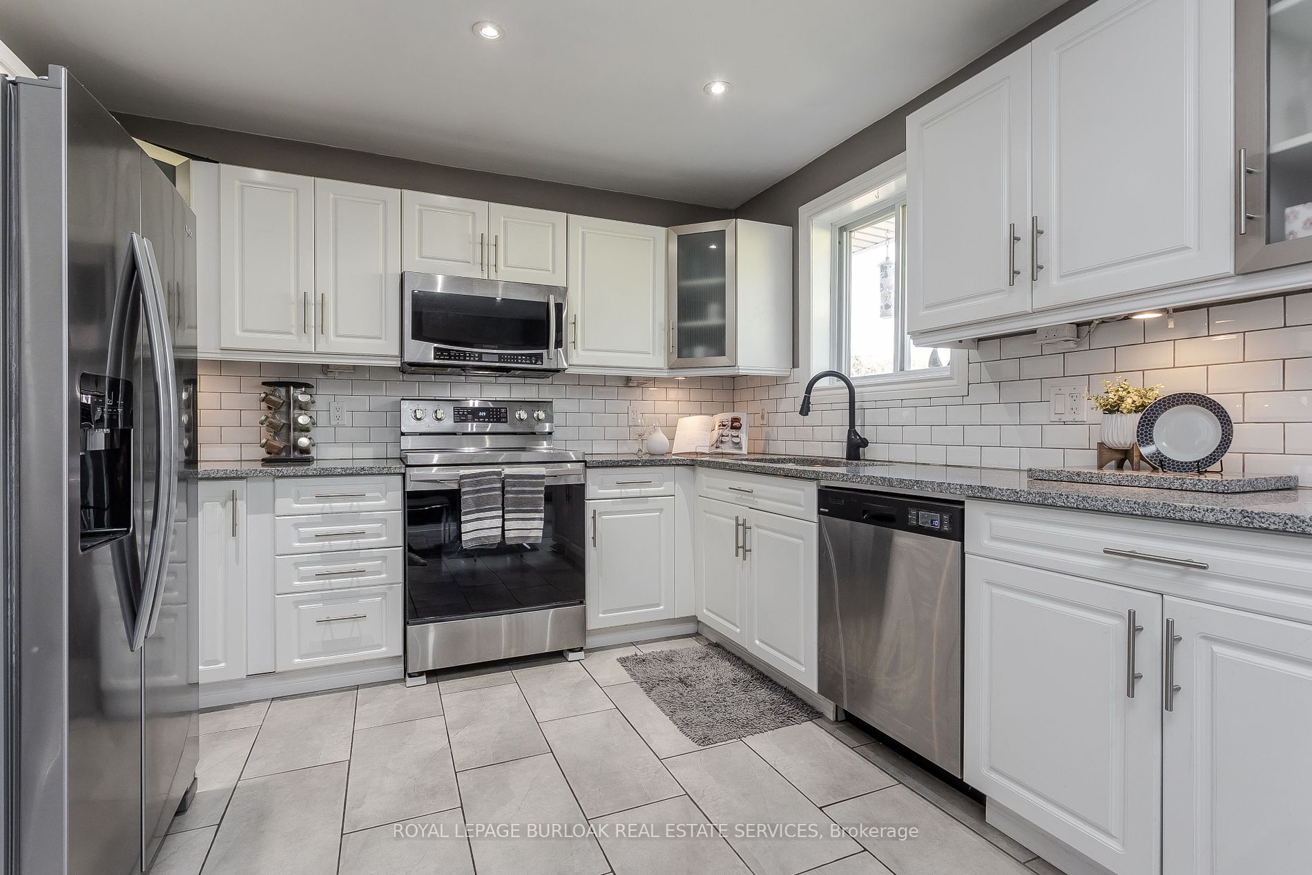 211 Hammersmith Crt