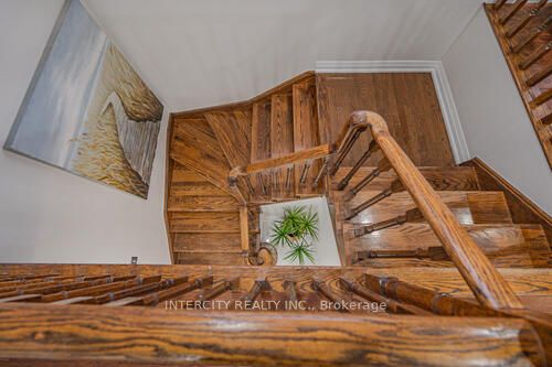 3 Rambling Oak Dr