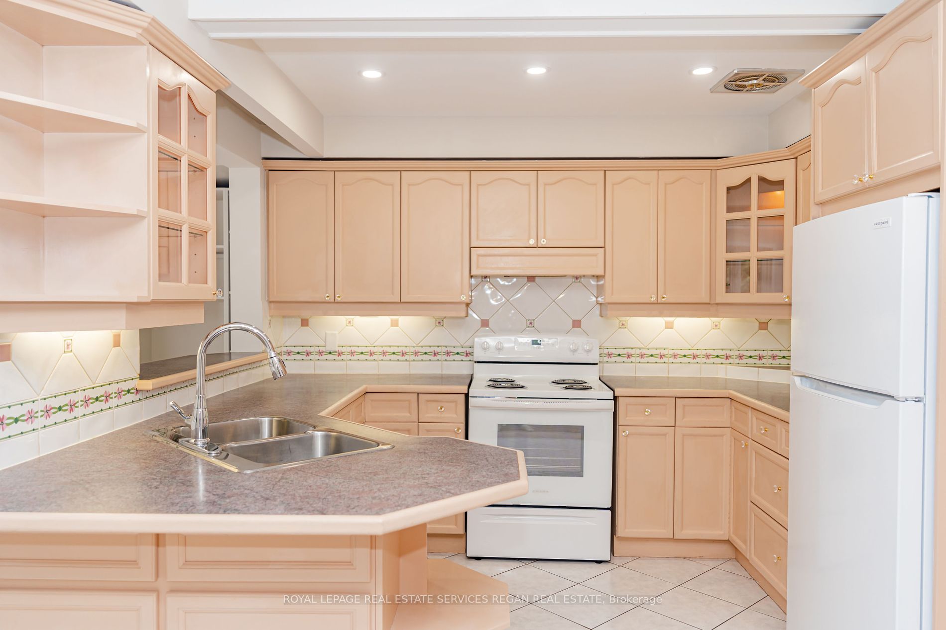 1113 Greenoaks Dr