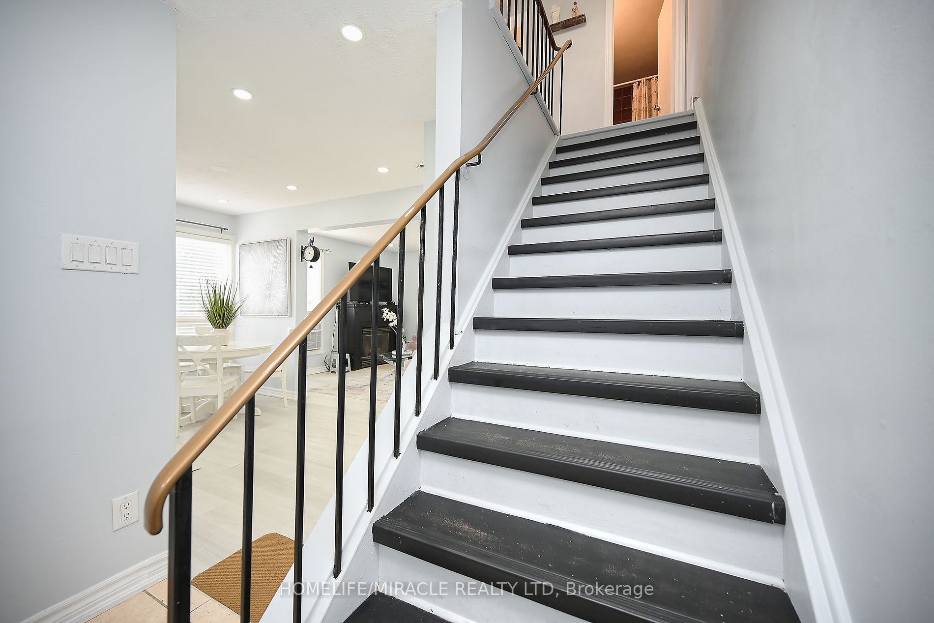 48 Grand Valley Dr