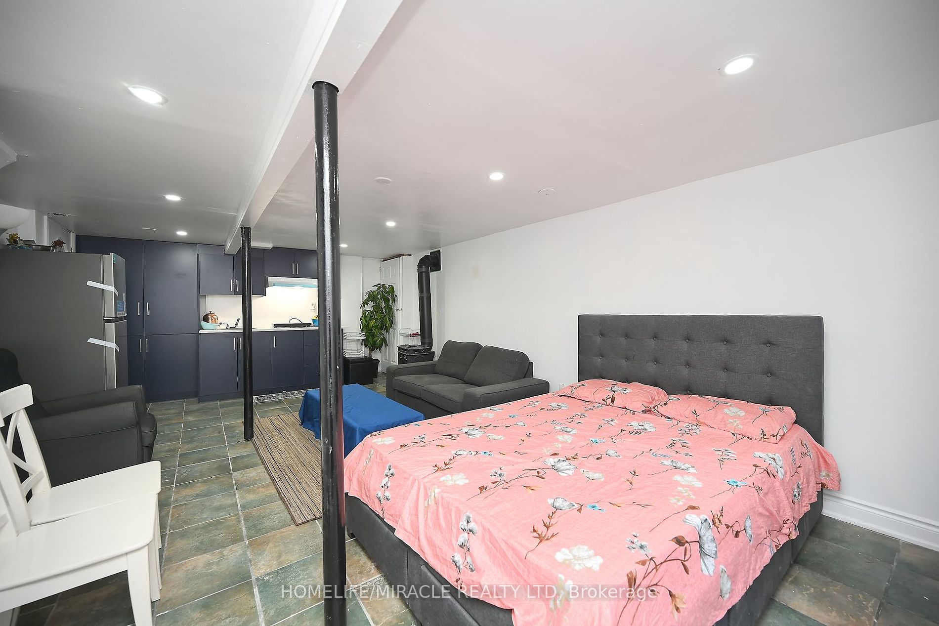 48 Grand Valley Dr