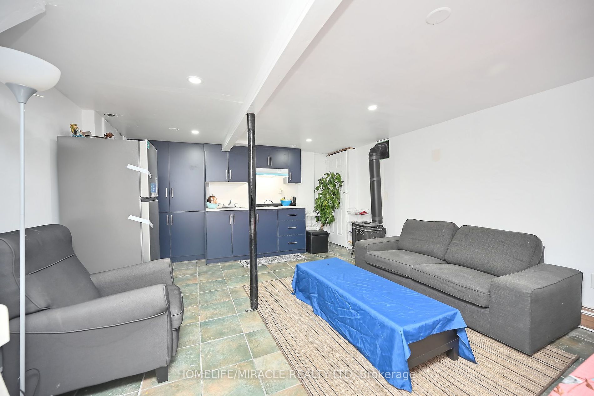 48 Grand Valley Dr