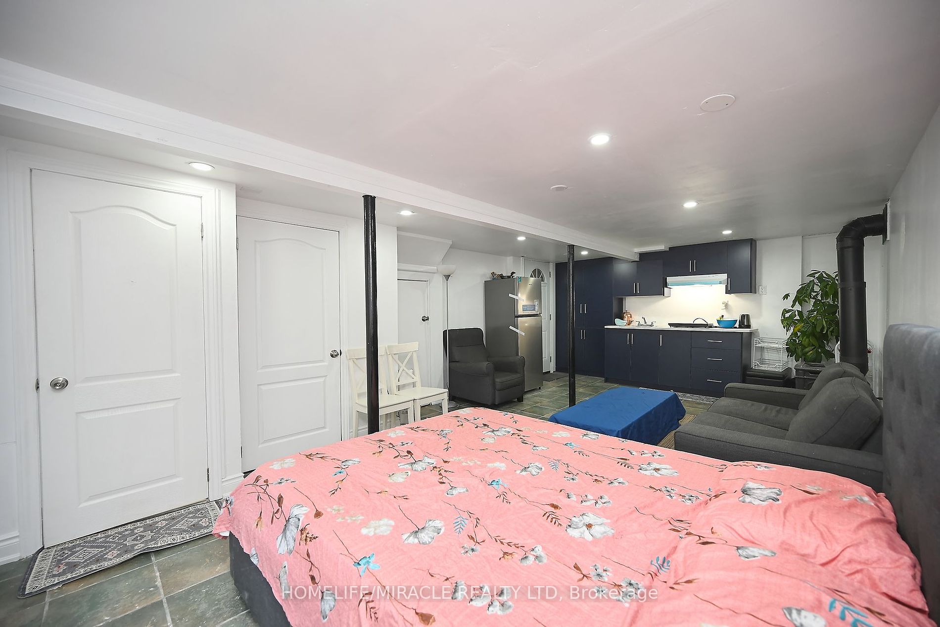 48 Grand Valley Dr
