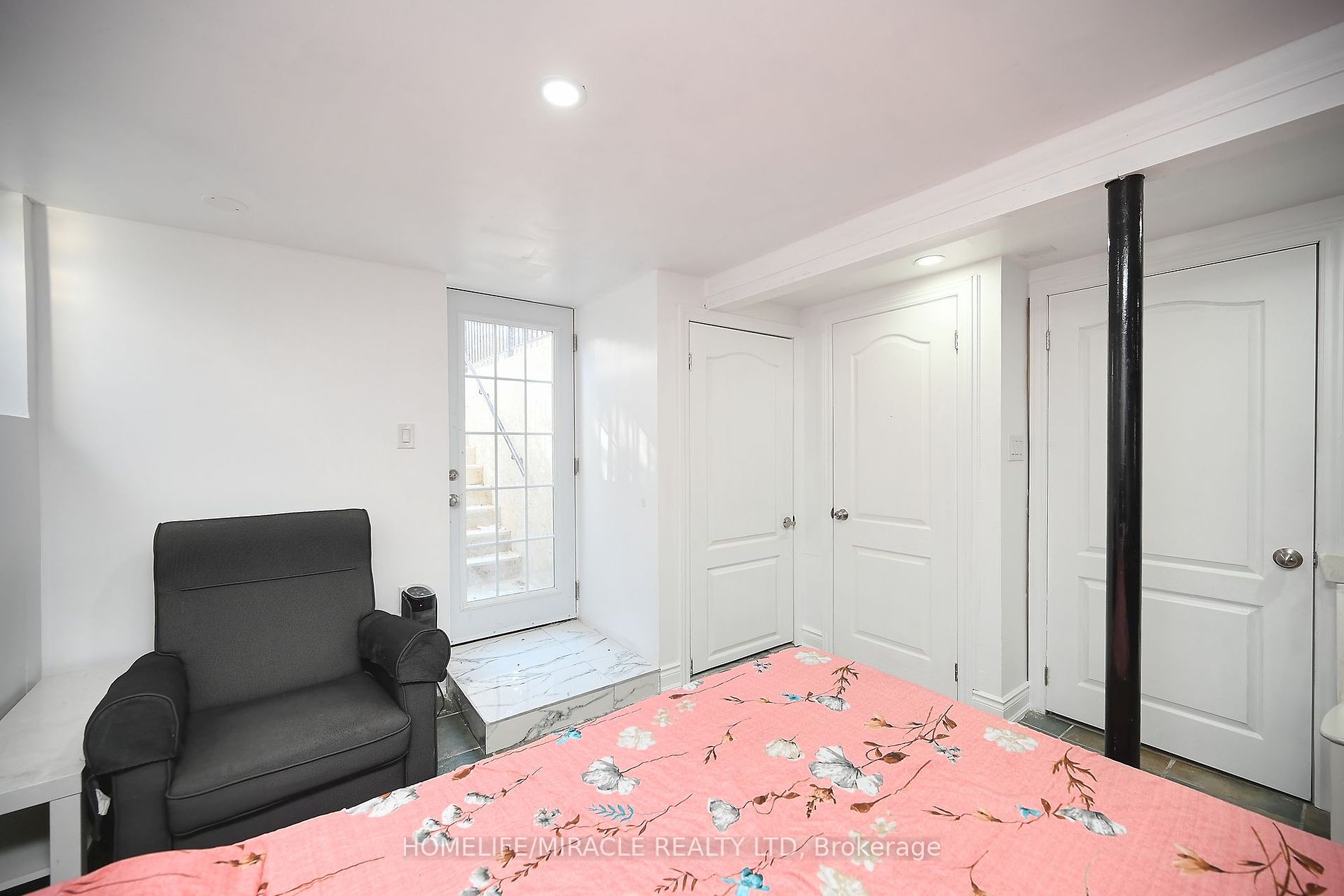 48 Grand Valley Dr