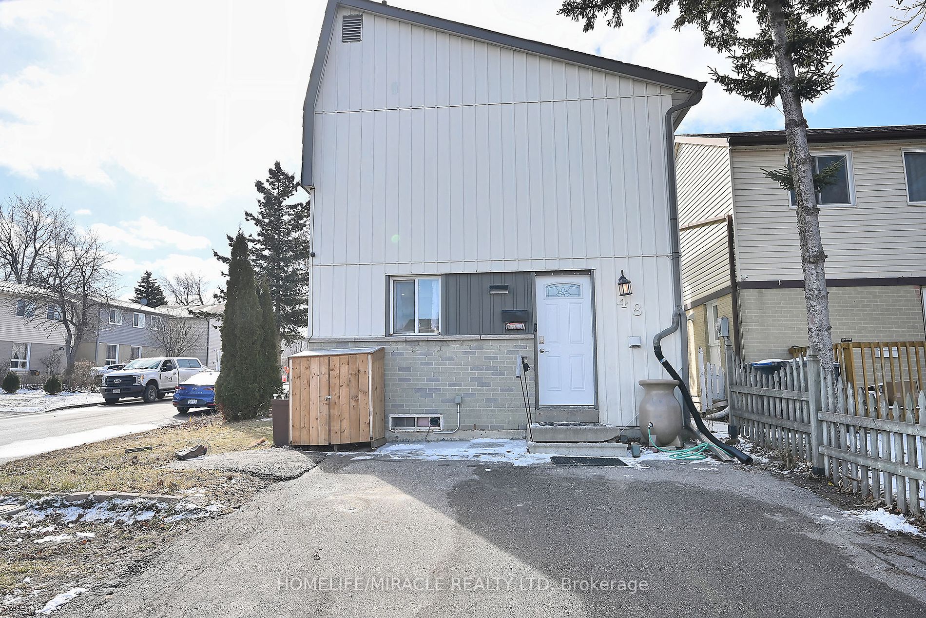 48 Grand Valley Dr