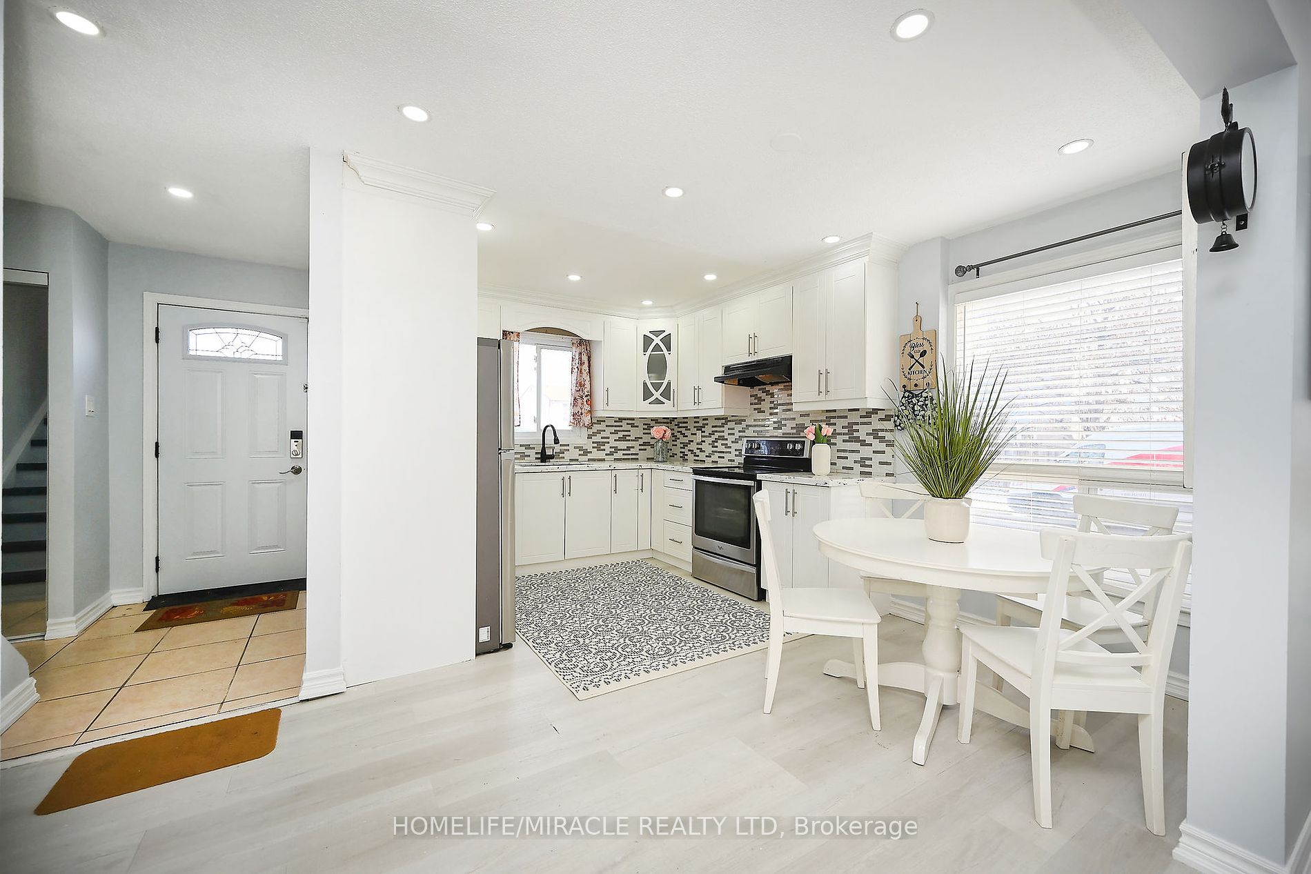 48 Grand Valley Dr