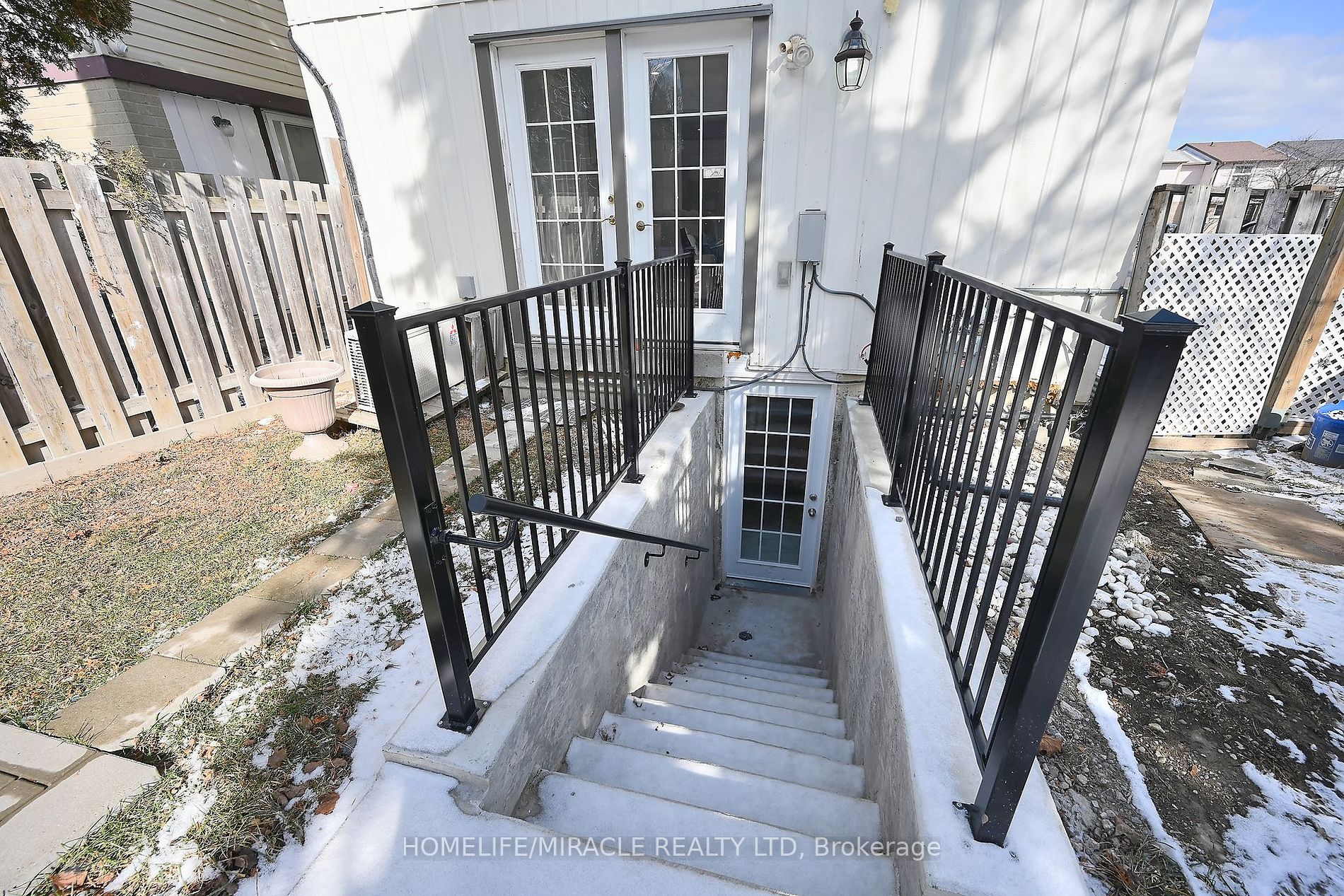 48 Grand Valley Dr
