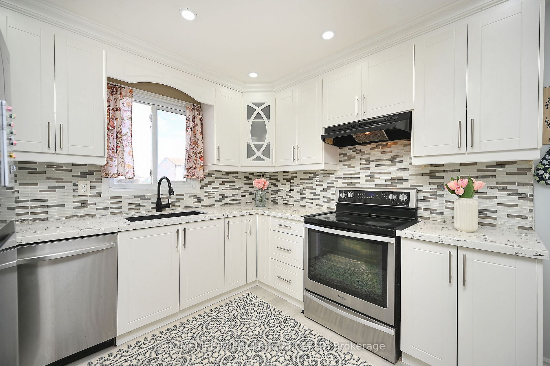 48 Grand Valley Dr