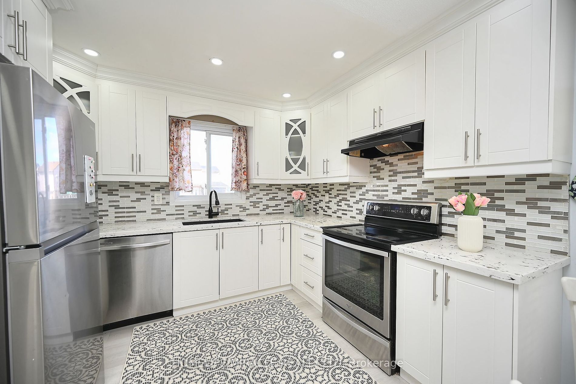 48 Grand Valley Dr
