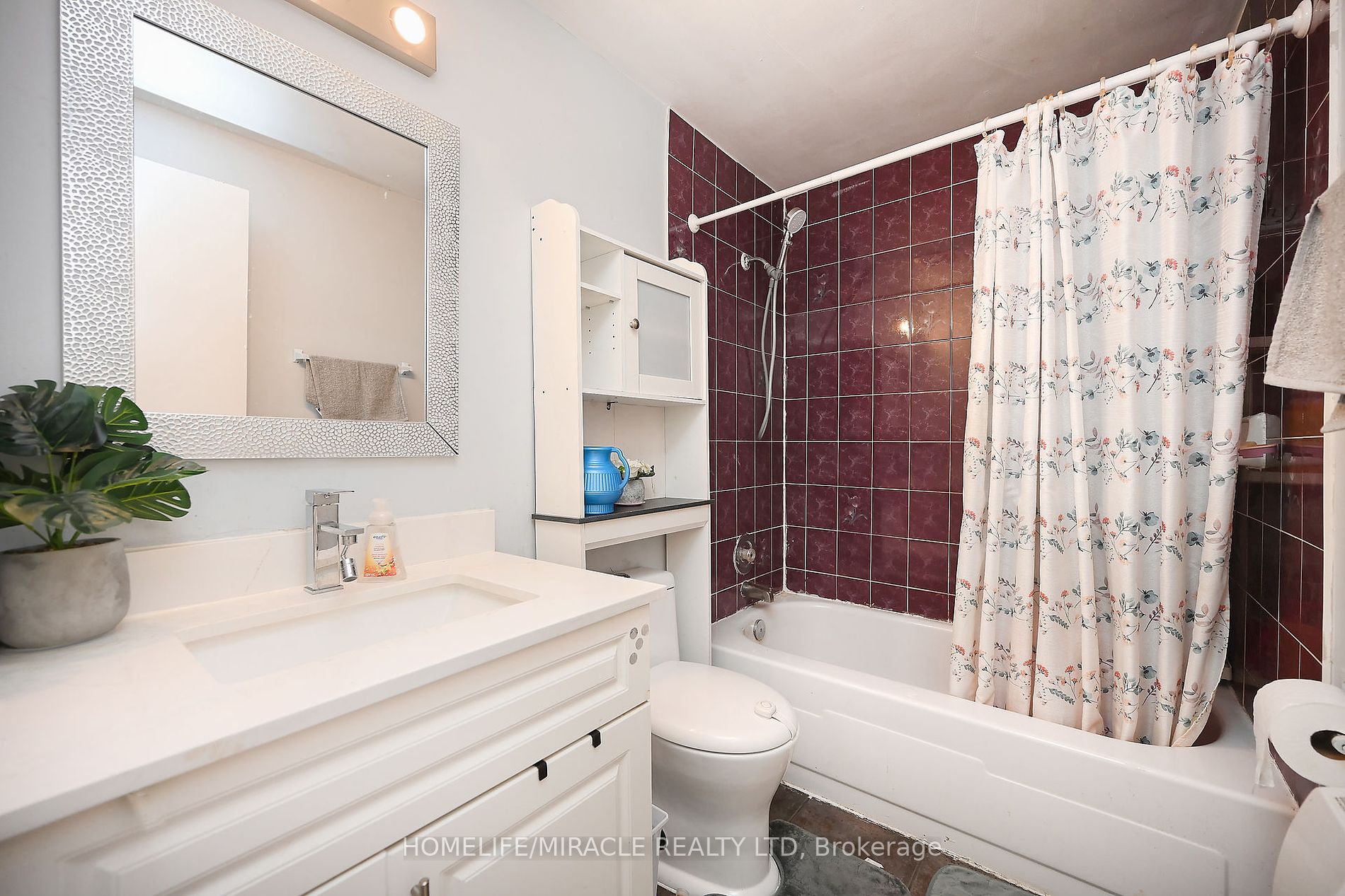 48 Grand Valley Dr