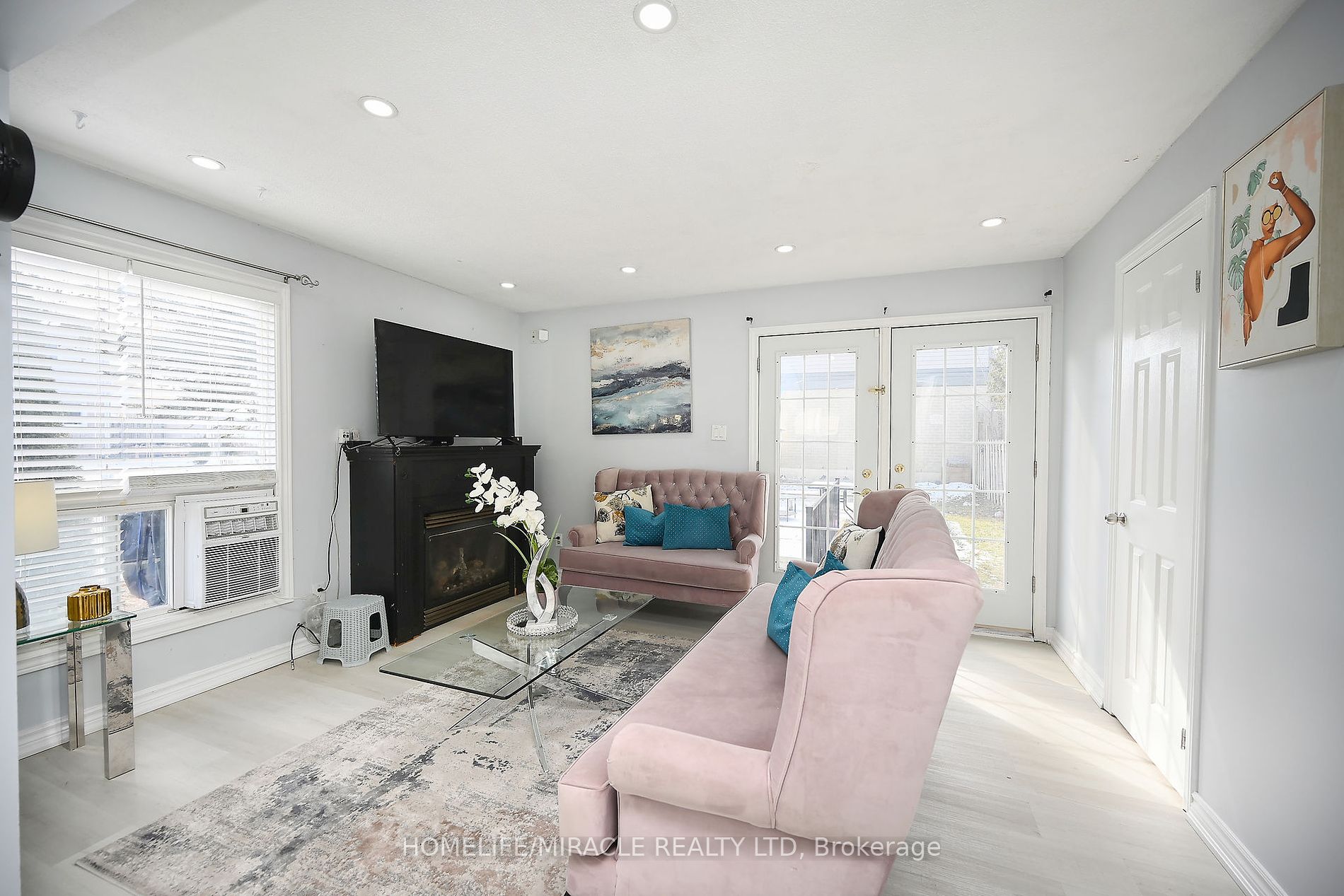48 Grand Valley Dr