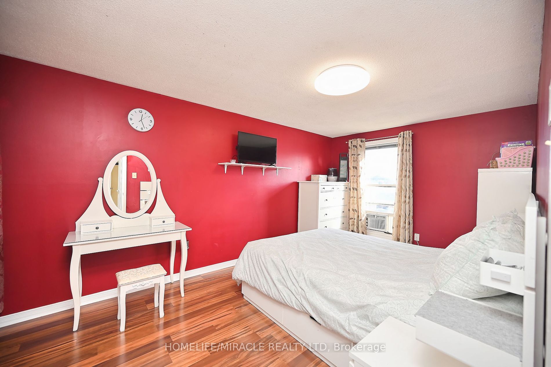 48 Grand Valley Dr