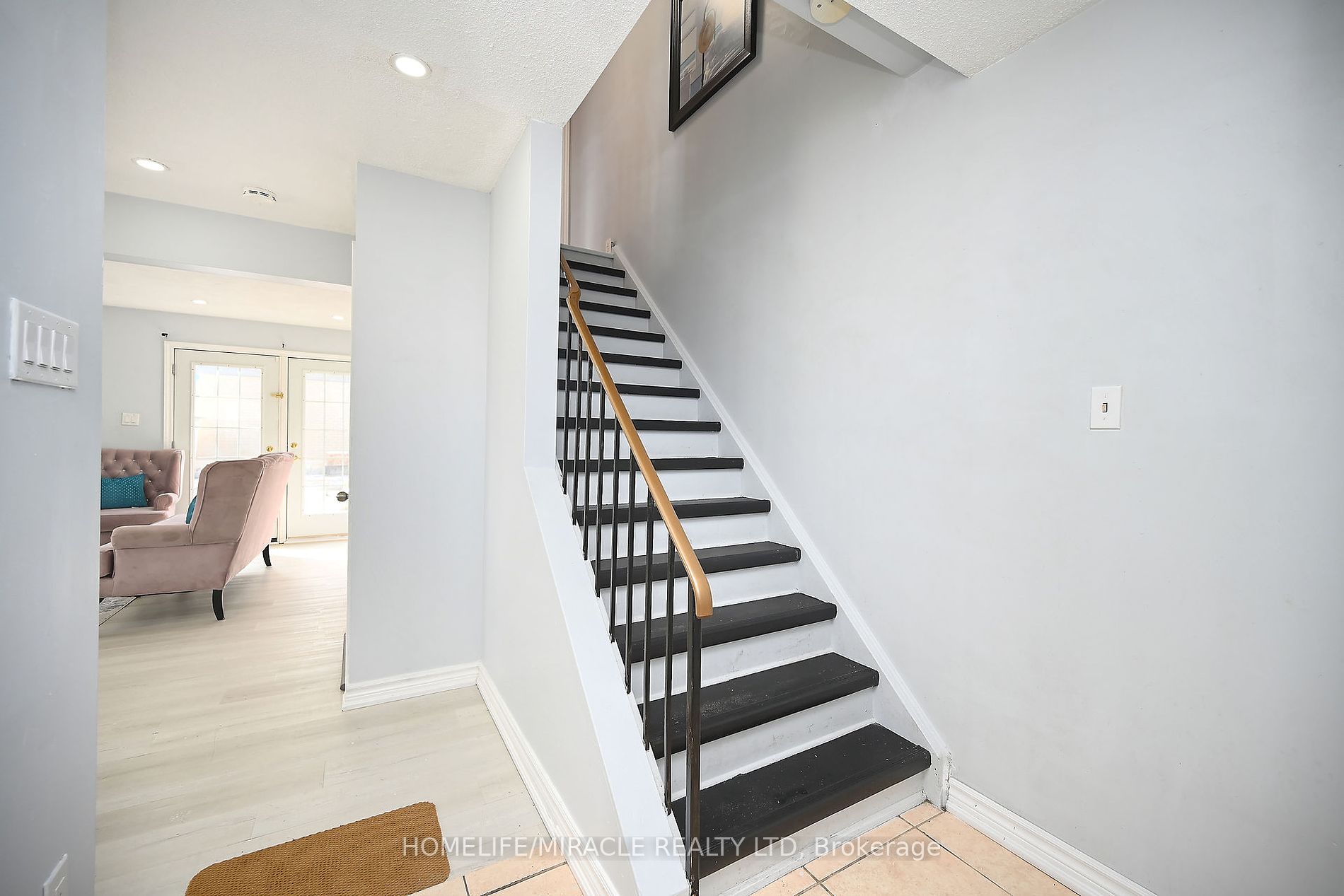 48 Grand Valley Dr