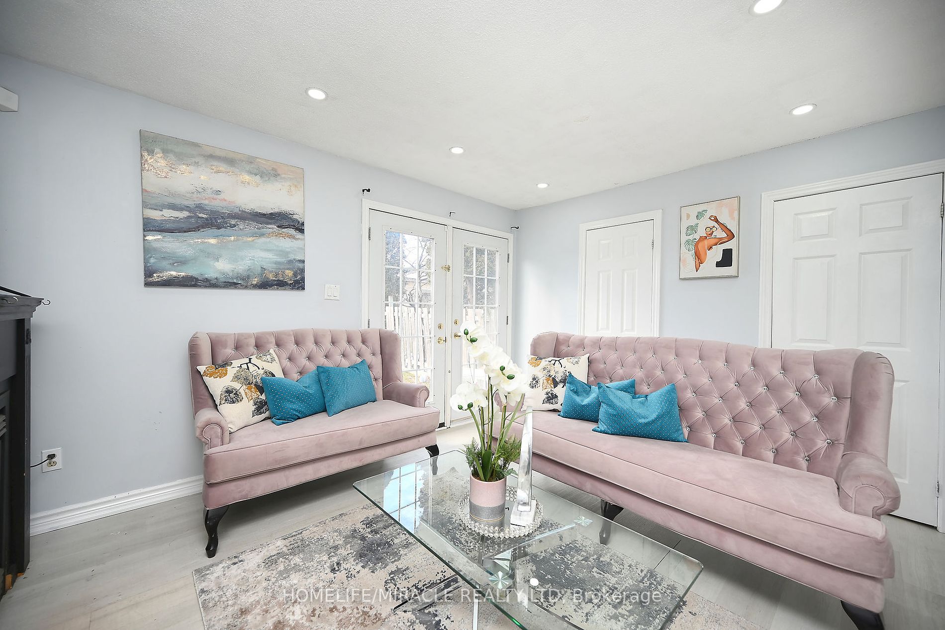 48 Grand Valley Dr