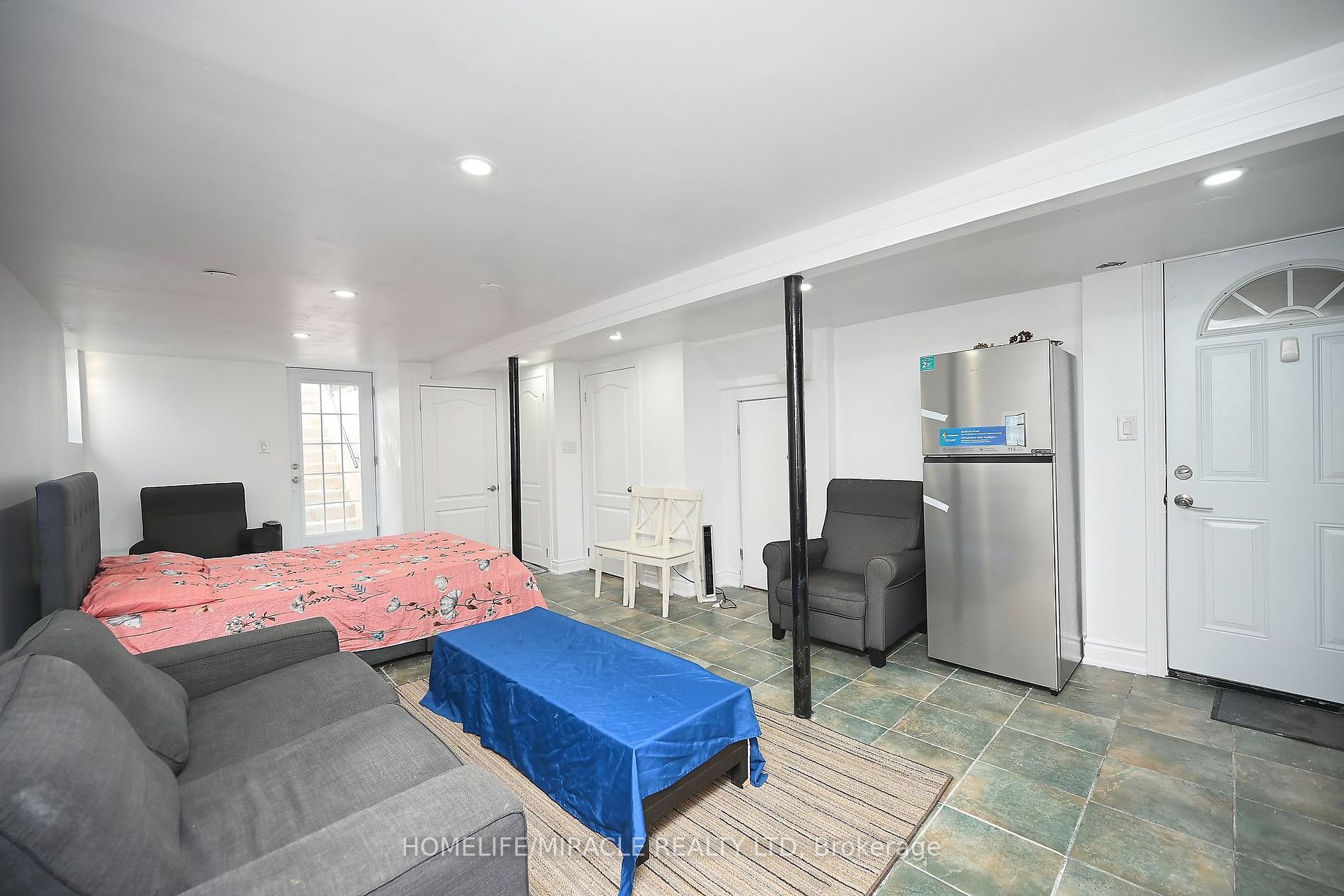 48 Grand Valley Dr