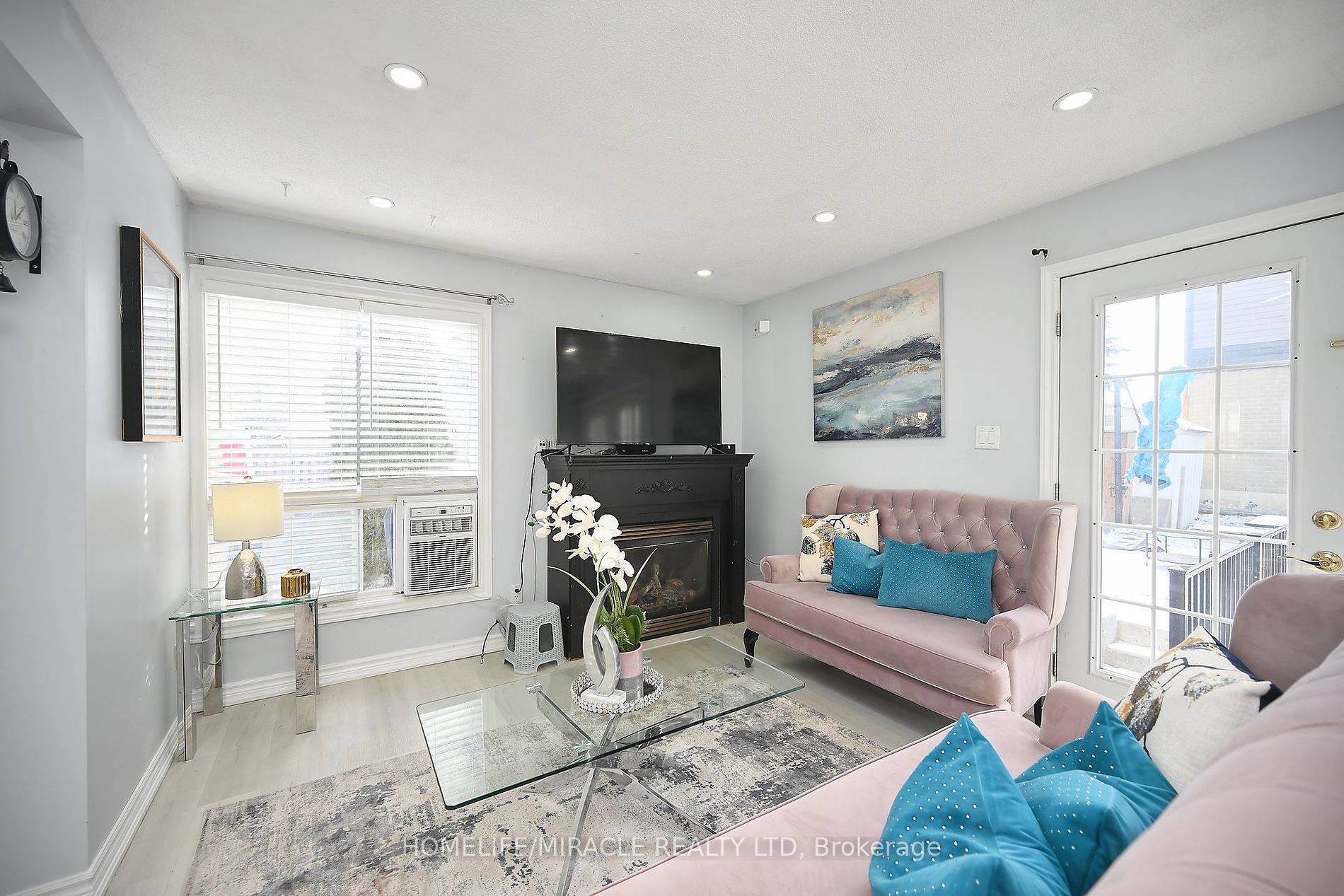 48 Grand Valley Dr