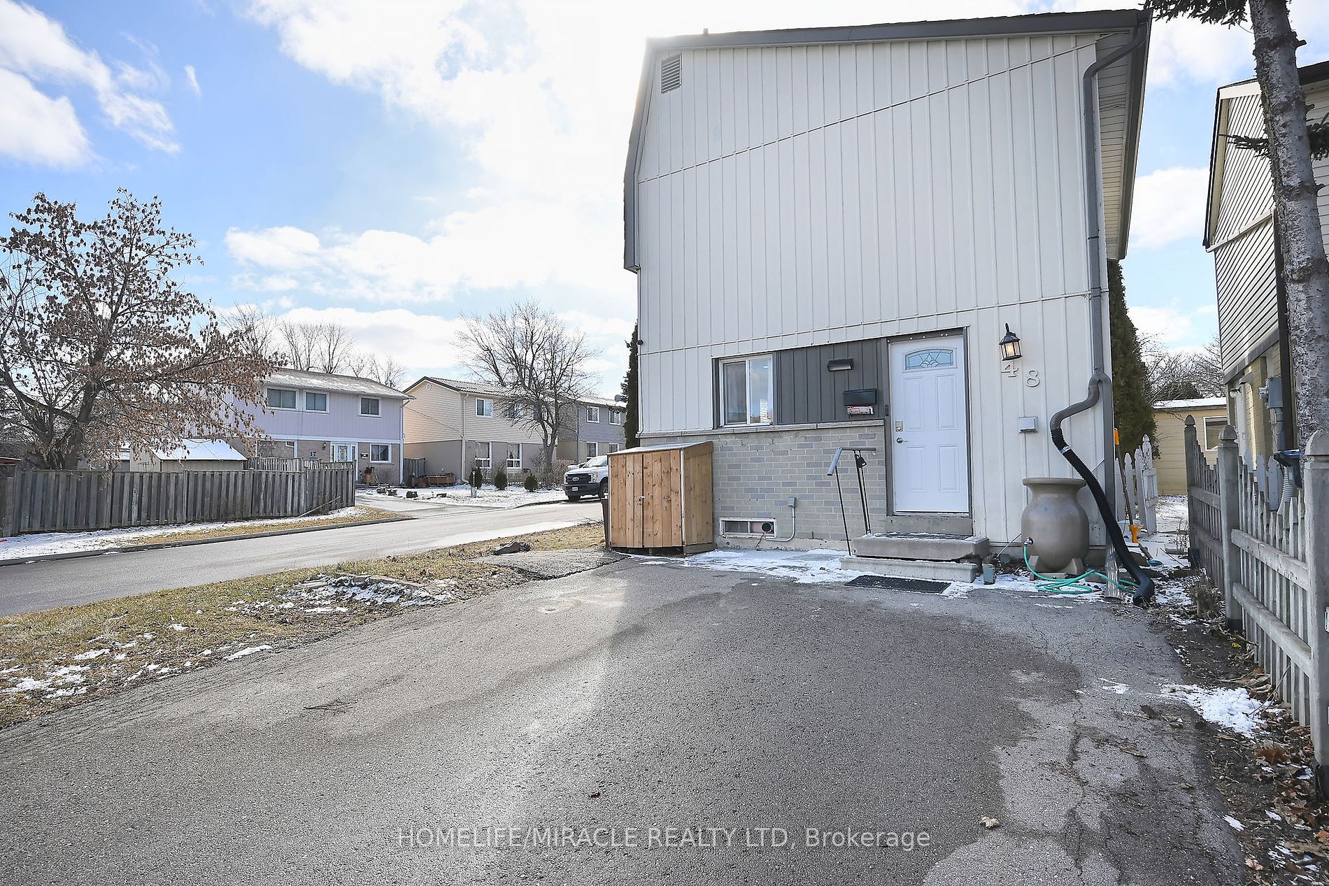 48 Grand Valley Dr