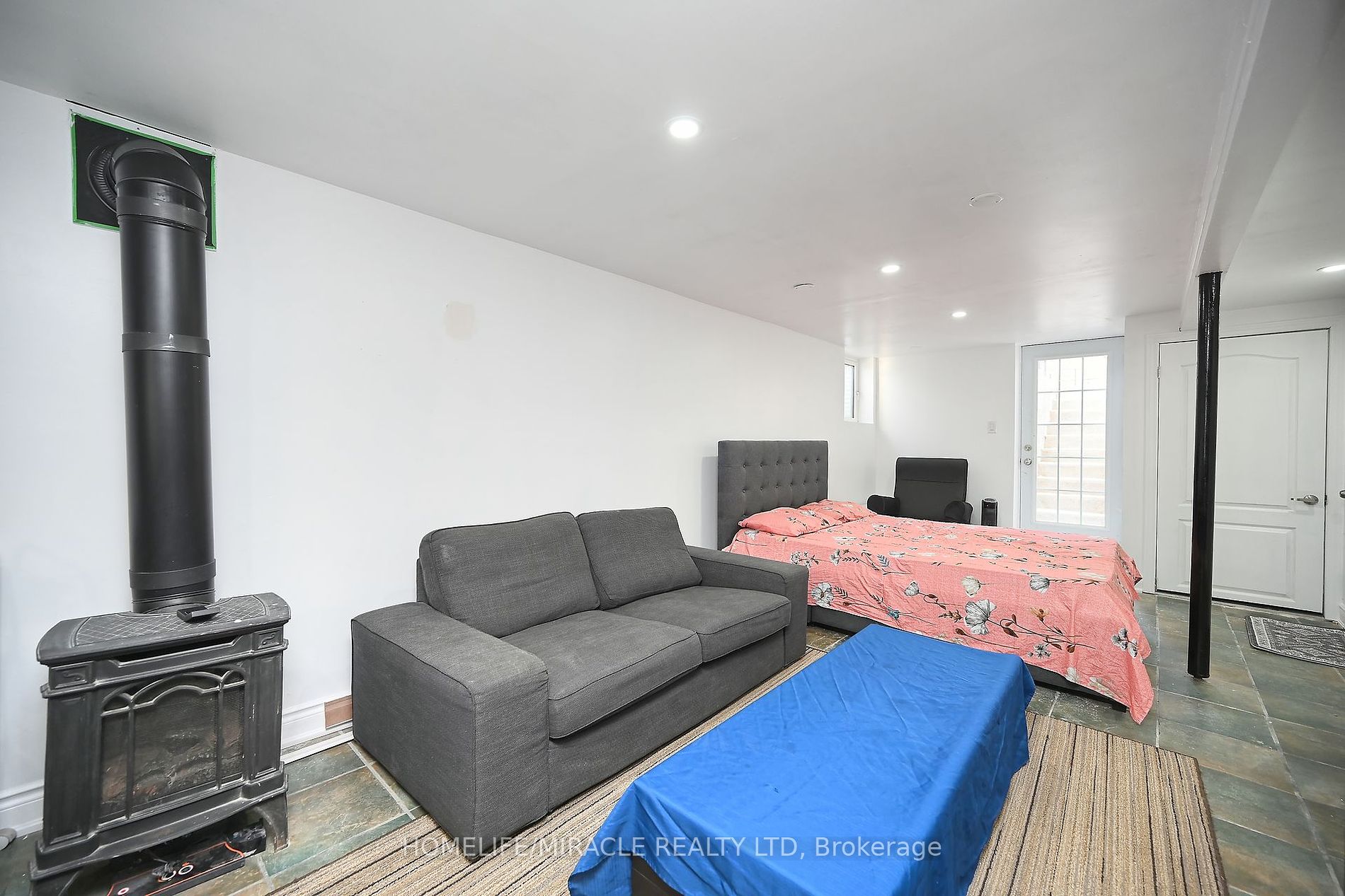 48 Grand Valley Dr