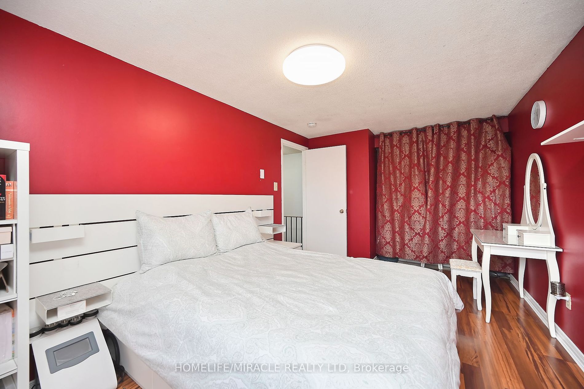 48 Grand Valley Dr