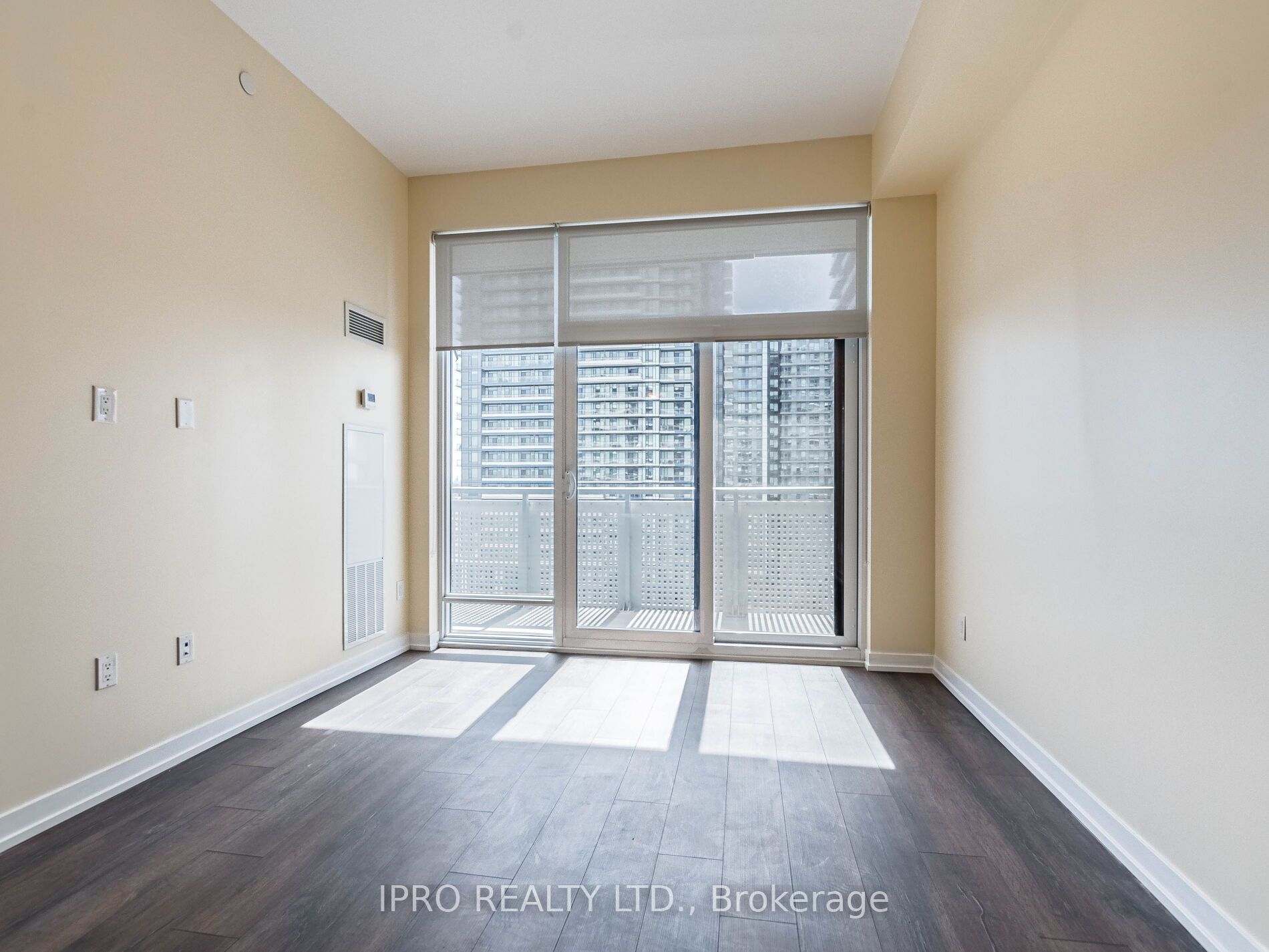 2520 Eglinton Ave W, #902