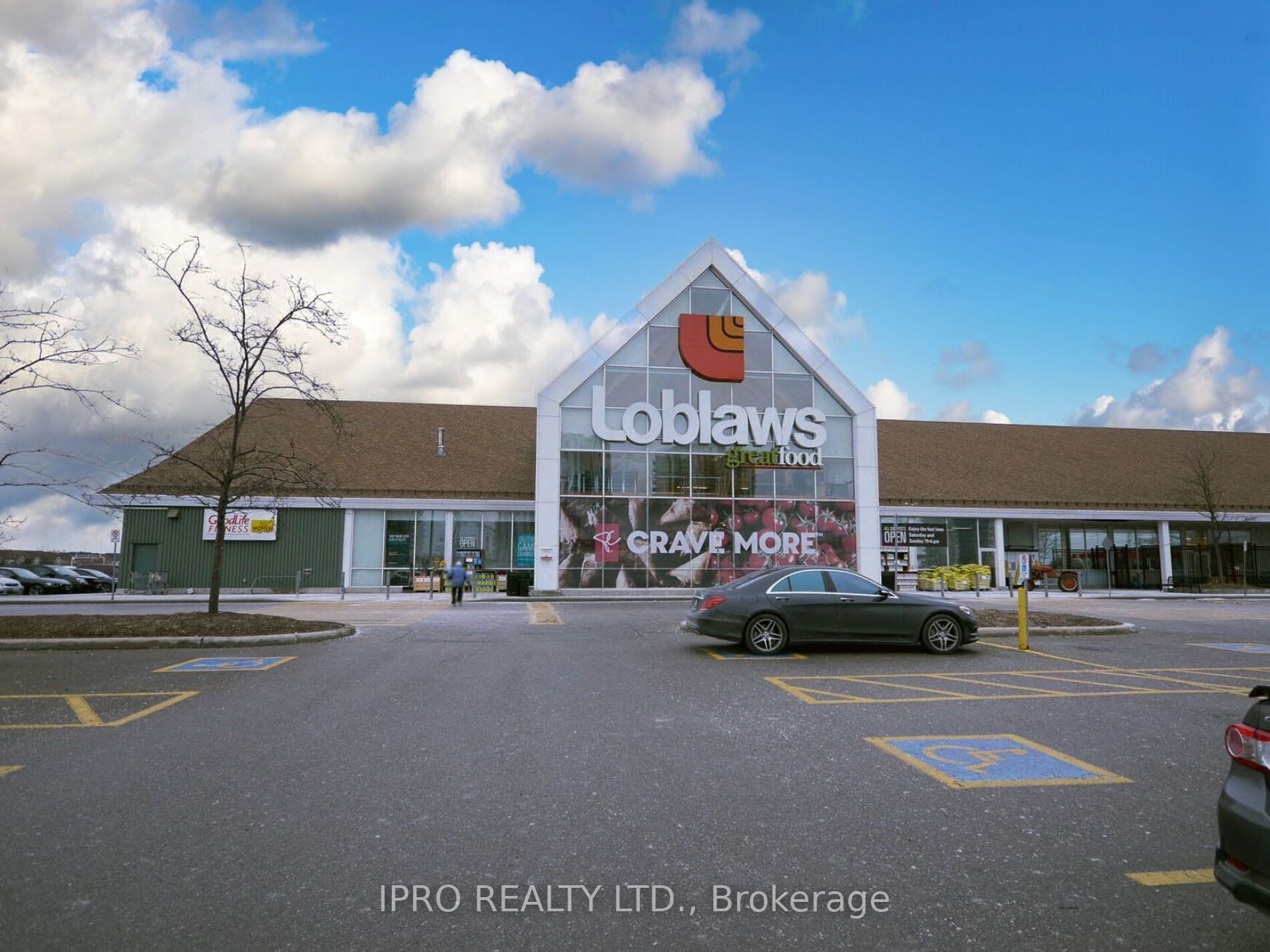 2520 Eglinton Ave W, #902