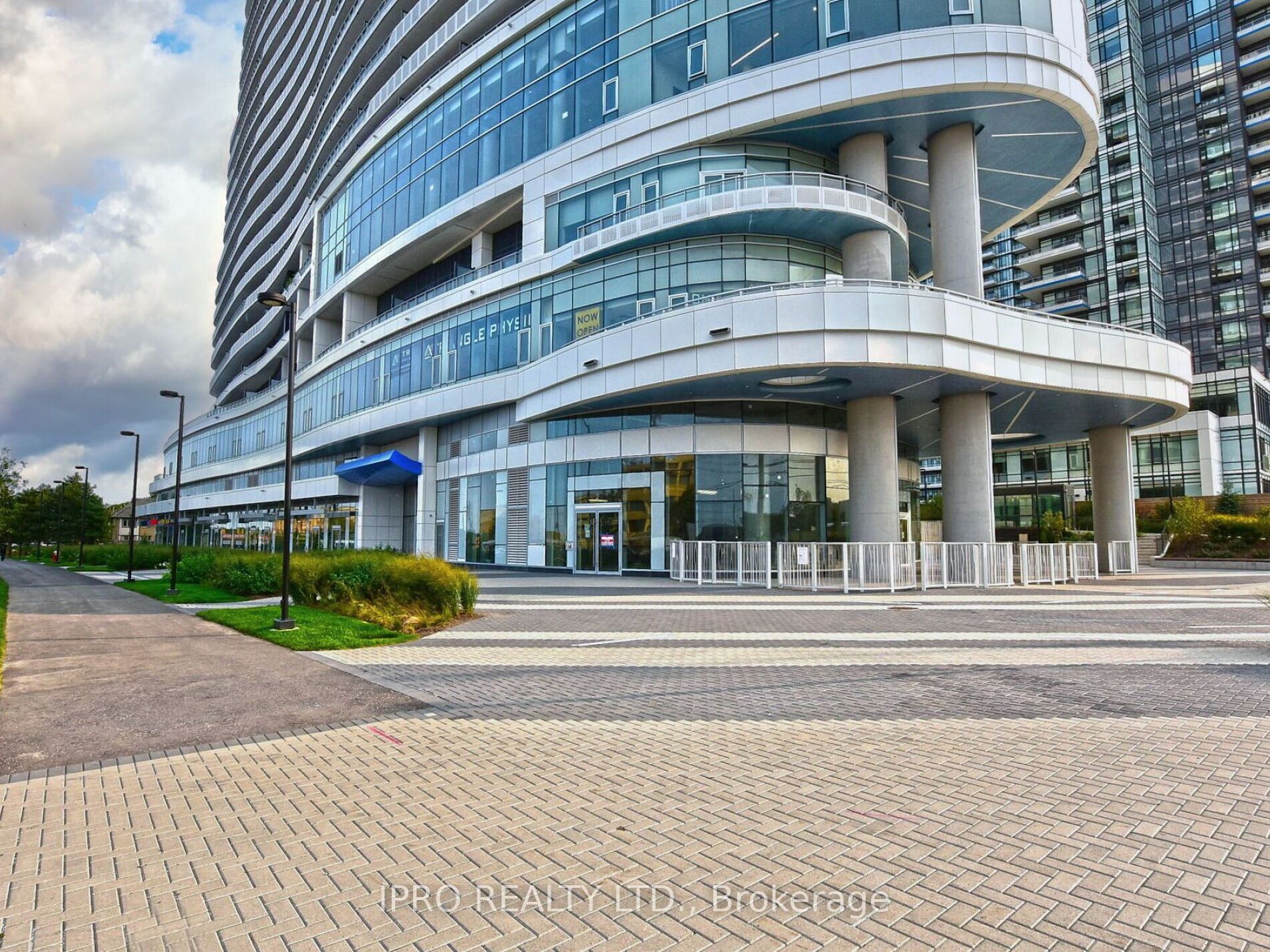 2520 Eglinton Ave W, #902
