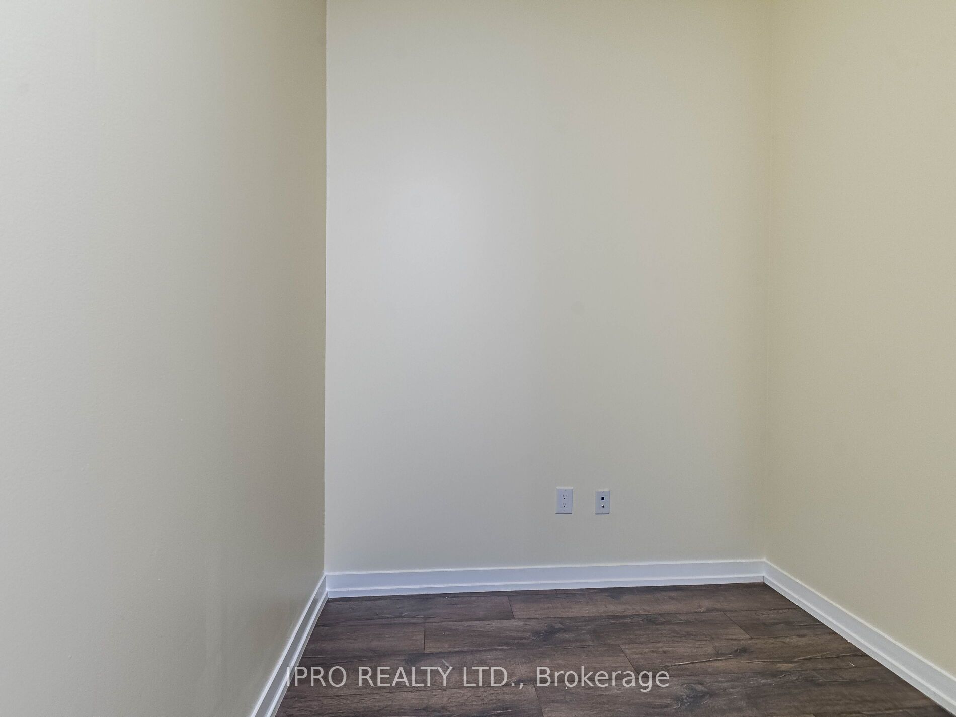 2520 Eglinton Ave W, #902