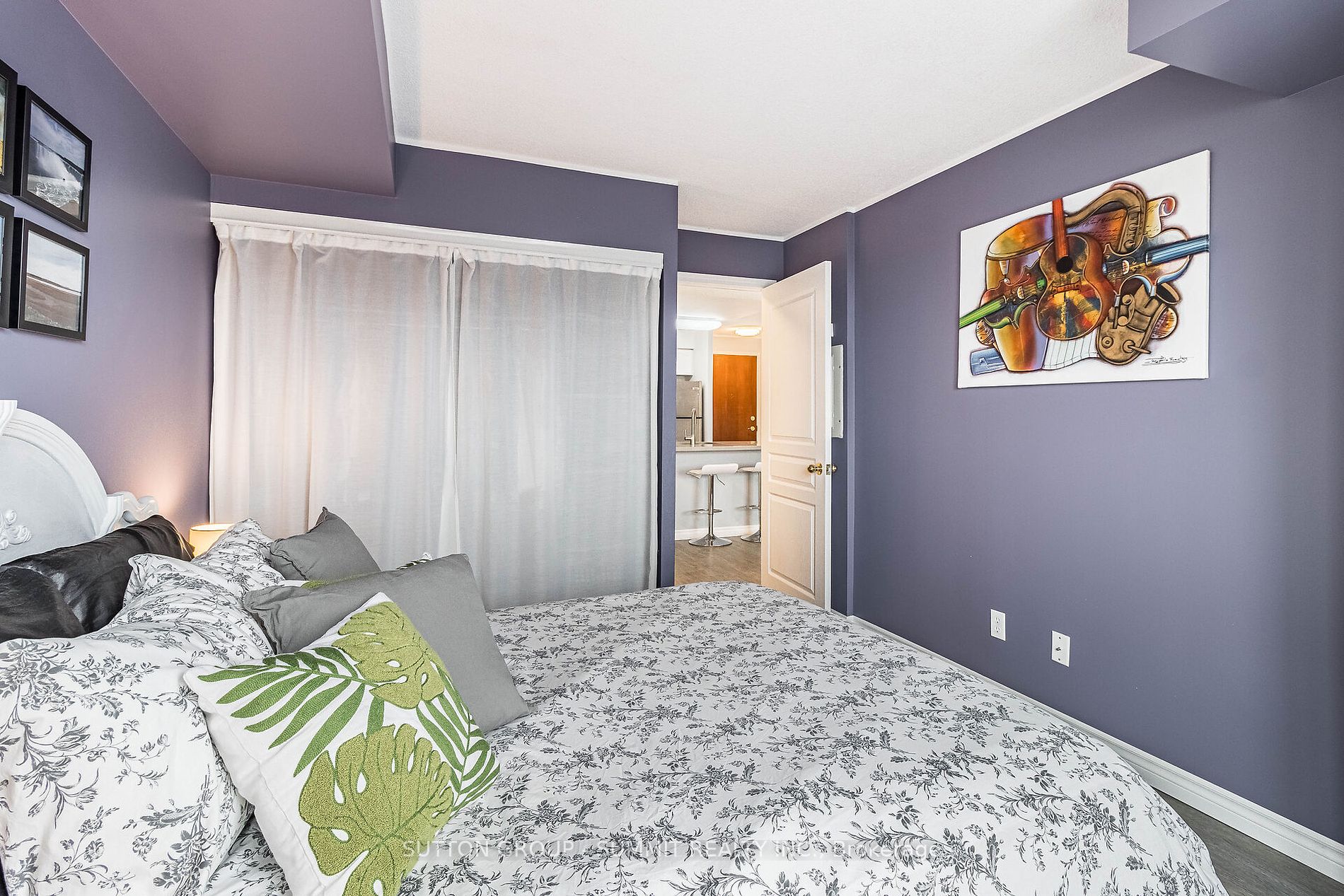 2545 Erin Centre Blvd, #413