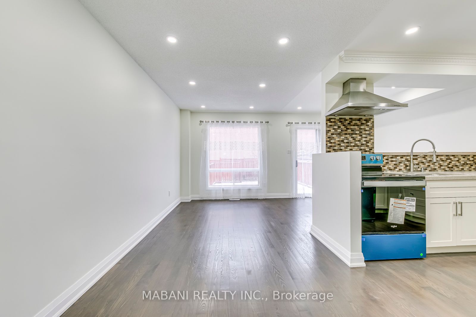 7227 Sandhurst Dr