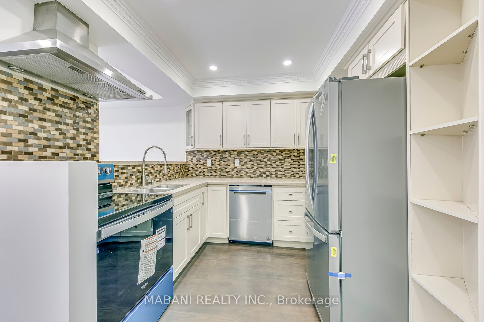 7227 Sandhurst Dr